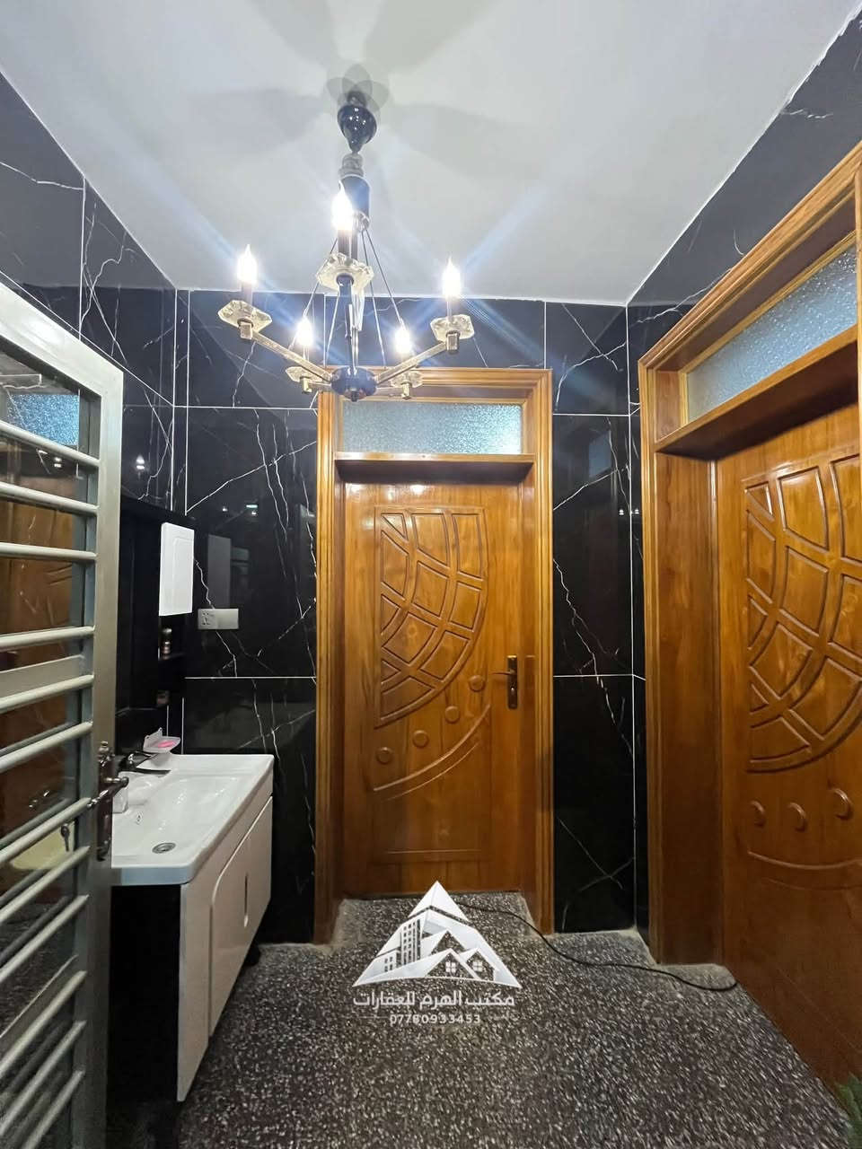 🏡 بيت ركن للبيع – حي الجبيرية الثانية
📍 موقع راقٍ جداً في بداية المنطقة، قرب عصار ناجي.

📐 المساحة: 430 م²
🛏️ غرف النوم: 5
📏 الواجهة: 25 متر
🛣️ الشارع: 15 متر
✅ قطعة جانبية: 80 م² بجانب البيت

فرصة مميزة لمن يبحث عن موقع ممتاز ومساحة واسعة.

📞 للاستفسار: غيث
☎️ ***********
☎️ ***********

📍 مكتب الهرم للعقارات – الضباط الثانية، مقابل شارع 2000
