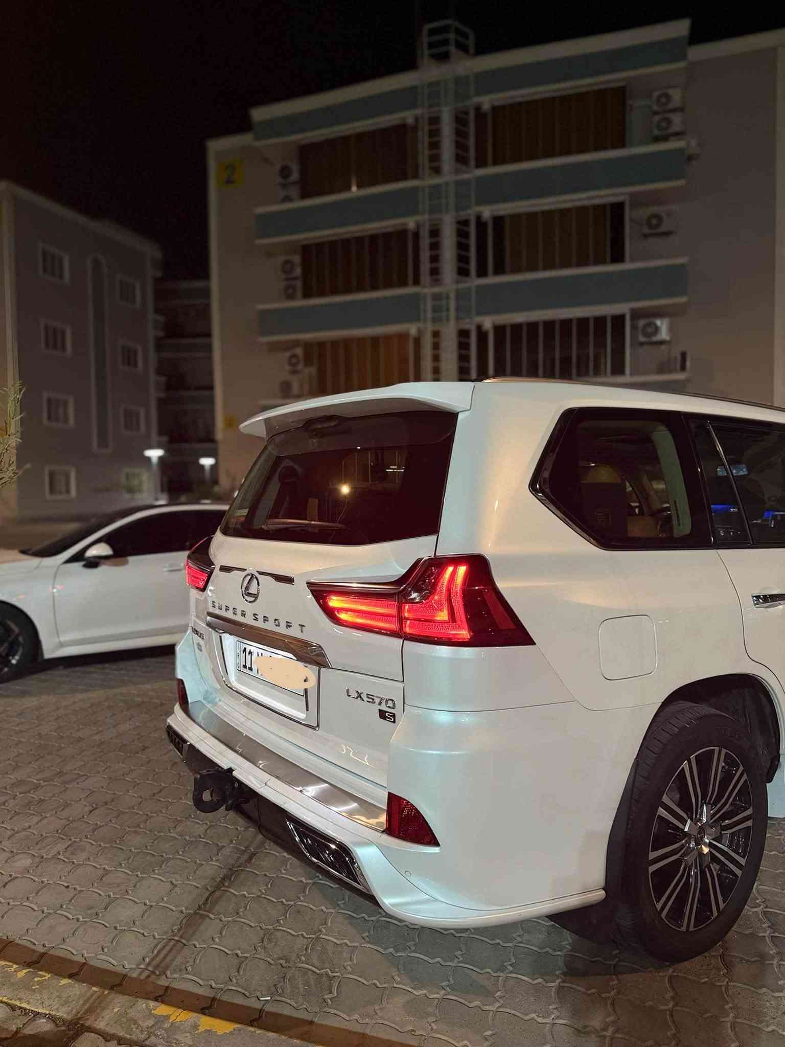 السلام عليكم للبيع لكزس S بريميه موديل 21 فول مواصفات  سوبر سبورت بيبان شفط  داتا شو كفاله عامه من الشخط و الزلغ لون ابيضّ صدفي داخل قيسي  كتلوكات الشركه و السماعات و الرمونت بعده بل جيس و العده بعدها موجوده مغلفه ppf مودات قياده بردات خلفيه جكات وبقية المواصفات معروفه ماشيه 100 الف كم السياره مشي حقيقي اغلب الموجودات مخروطات يعني ( منزل العداد ) بعدها جديده كلش على أيدي من الوكاله السياره رقم بغداد مكانها البصره السعر 80 الف دولار يعني ثمن شدادت وبي مجال لشراي الأستفسار اكثر ***********
