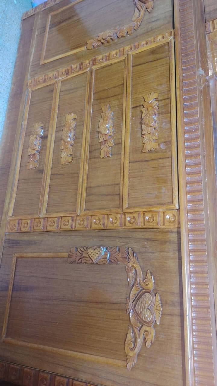 ميز توالت • مستعمل • نضيف