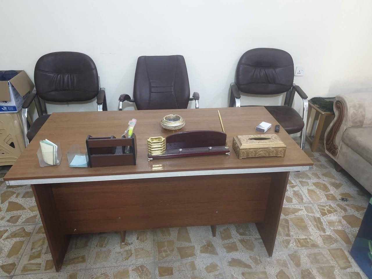 ميز مكتبي السعر 75 بغداد ***********
