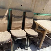 ميز طعام • كراسي • مو نضيف