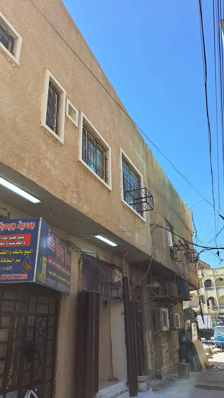 شقه مستقله سر قفليه للايجار الحريه الاولى داخل الفرع المقابل الى مصرف الرافدين مقابل سوق الاولى تحتوي عل. غرفتين وصاله كبيره ومطبخ وصحيات وسطح مستقل مساحتها ٧٠ متر الاتصال ***********

نص مكتوب في الصور:
- شقة للبيع للإستفسار