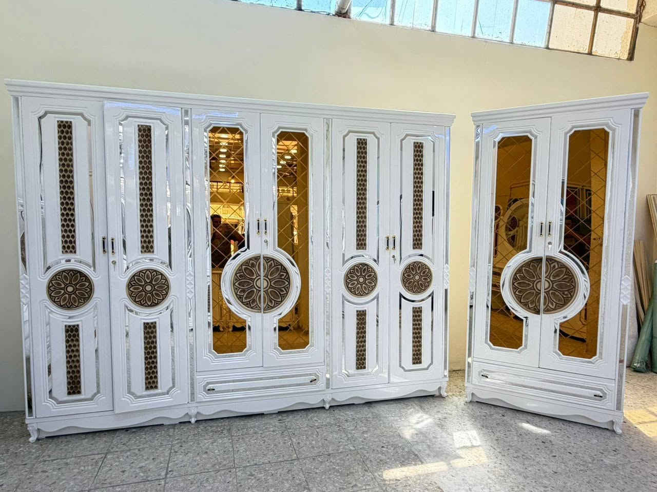 💥💥معمل ومعرض الفتلاوي للأثاث العراقي💥💥
 موديل 🌻🌻((زهرة الشمس))🌻🌻

السعر   ((3.350 ))   ألف دينار عراقي

يتكون من 10 قطع

الارتفاع الكنتور يكون 240 سم
العرض الكنتور يكون 335 سم

الوجه ان دي أف 14 ملم
الداخل صاج طبيعي 4 ملم 
الضهر جرجوبه براغي للسهولة الفتح والشد 
السعر شامل اجور النقل والشد لجميع محافظات العراق

العنوان 
بغداد الجديده خلف جامع السامرائي  
الاتصال أو الحجز //***********
