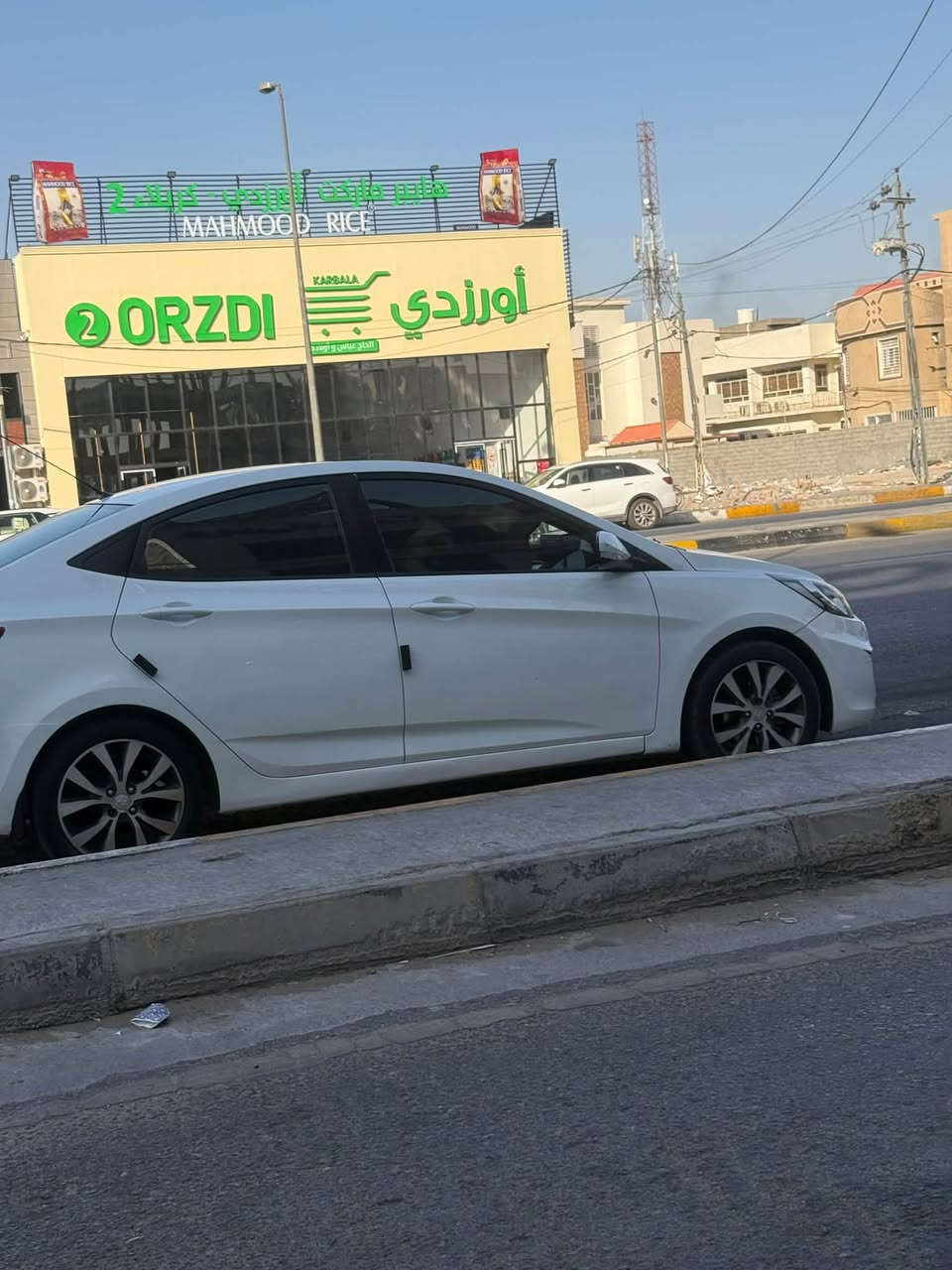 السلام عليكم اخوان هونداي اكسنت 2015 رقم كربلاء  إنكليزي بأسمي تحويل ثاني يوم    السياره مرتبه احلى من لصوره تجي وتشوف . السنوار موجود بصور  عنوان البصرة  معمل الورق السعر   خاص اتصال ع ارقم  ***********

