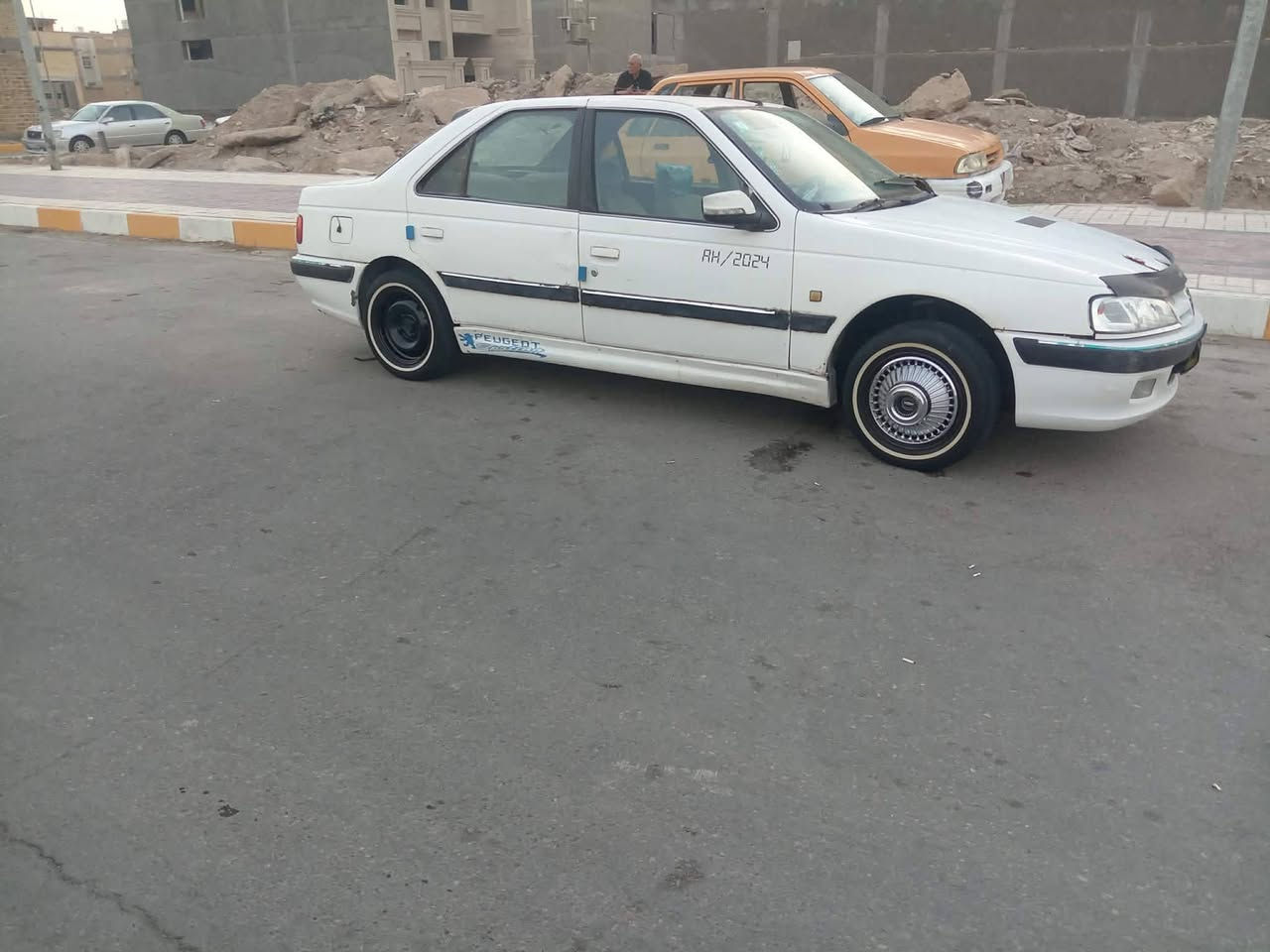 السلام عليكم بيجو بارص موديل 12كير مكينه حداديه تخم تاير كله جاهز نقص بس تبريد مكان ناصريه  سعر 25رقم الهاتف ***********
