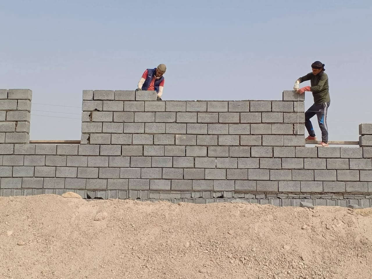 بنه بلوك والحجر موجود بنه درجى اولى *********** نتصل
