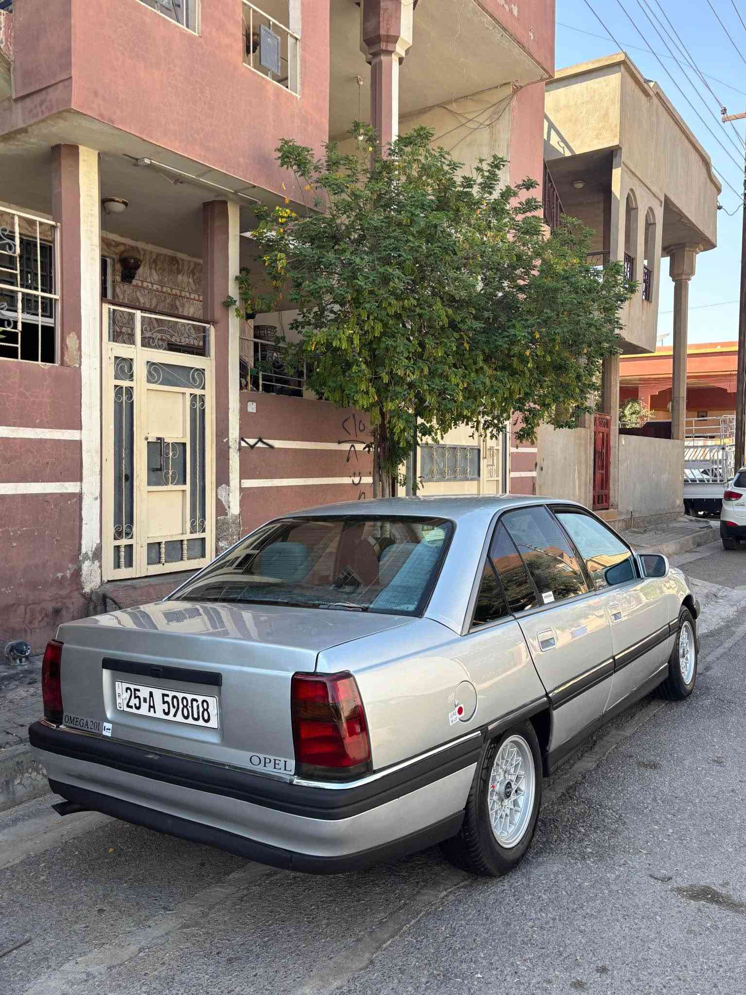 اوبل اوميكا موديل 1991 🚗***********
حجم محرك20 كيرومحرك بشرط صدر جديد
كهربايت شغال كامل بدون نقص سعرها 43 
كلير عام جمالية لون سلفر رقم كركوك مشروع وطني لحد 2030 بيها كوبون بنزين شرط تحويل كركوك, العراق
