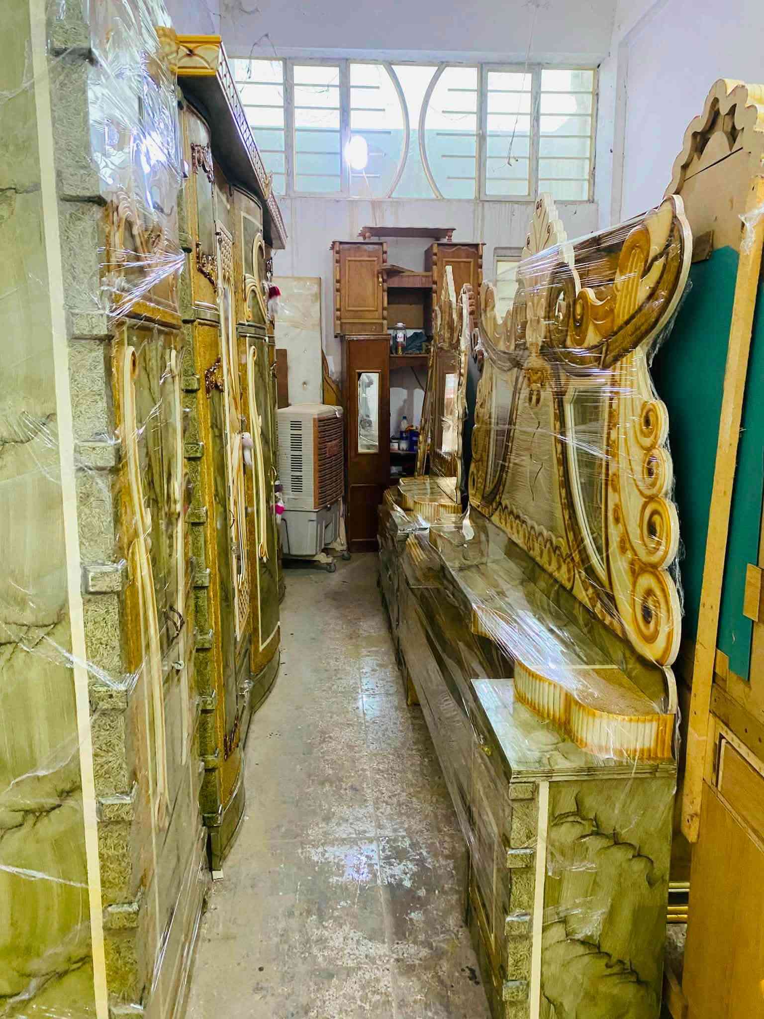 السلام عليكم غرفة حراري طابقين 6باب ملحق شغل راقي اخو الجديد (مال عرسان)بسعر 950الف وبيها مجال للطيبين عنوان بعقوبة كاطون شارع ابو رباح مزاد ضي القمر استفسار خاص او الرقم *********** ***********
