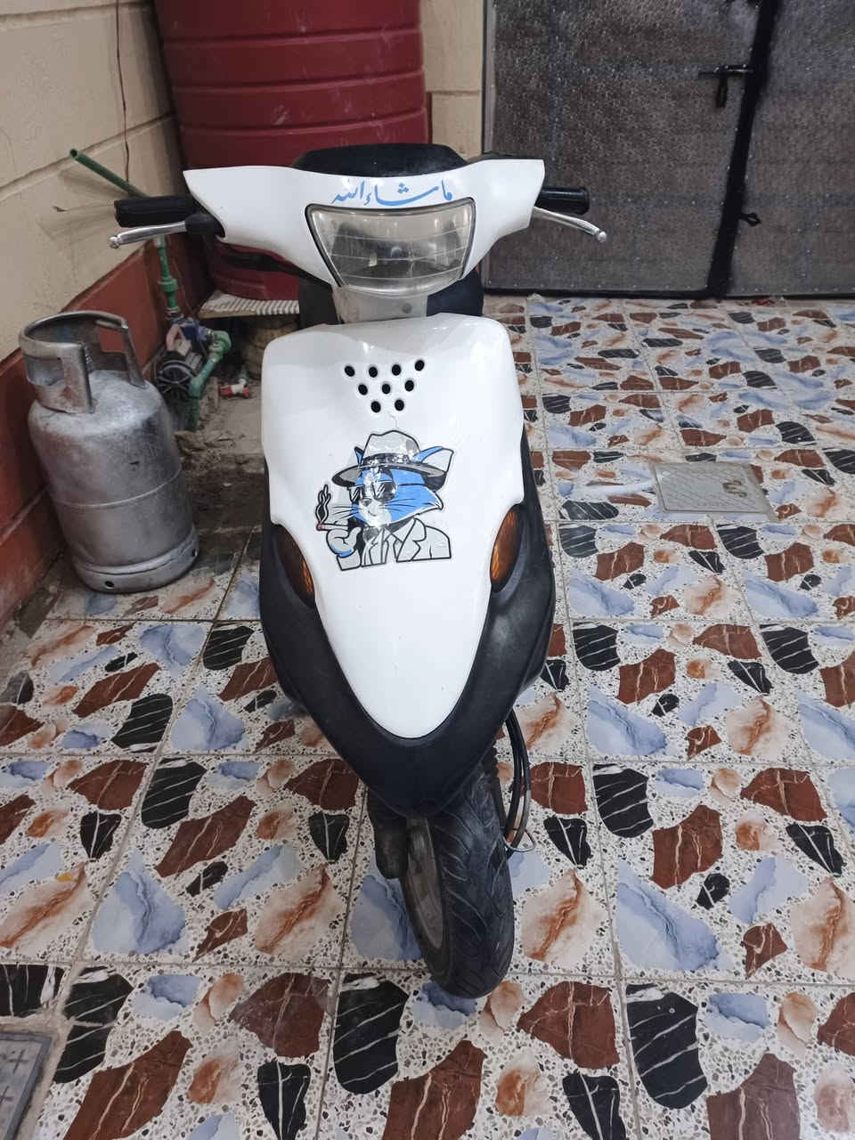 دراجه تسعه زروف للبيع الدراجه كامله من الطول لطول المكينه مامفتوحه سلف وهندر تشتفل كهرباء كله شغاله عينه شغاله مابيه اي نقص الشراي يتصل ***********العنوان المدينه الهوير
