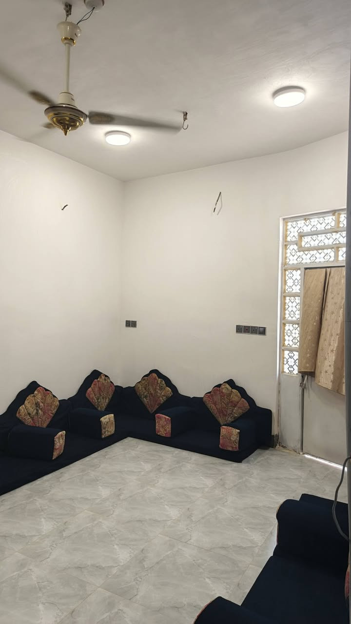 دار جديد
مساحه 100 متر كوفة سهلة على شارعين شارع ابا الفضل وشارع مسلم بن عقيل البيت طابو زراعي سند 25 قرار محكمة مرقم من البلدية 
اساس صب  + تجعيب طابوق + رفت 10 سم 
بناء جيري ابيض سقف عگاده
بناء حديث خريطه كامله 
غرفه صاله مطبخ استقبال صحيات خارجيه داخليه
سيراميك+ بورسلين
السعر 28 وبي مجال للأستفسار واتساب ***********
