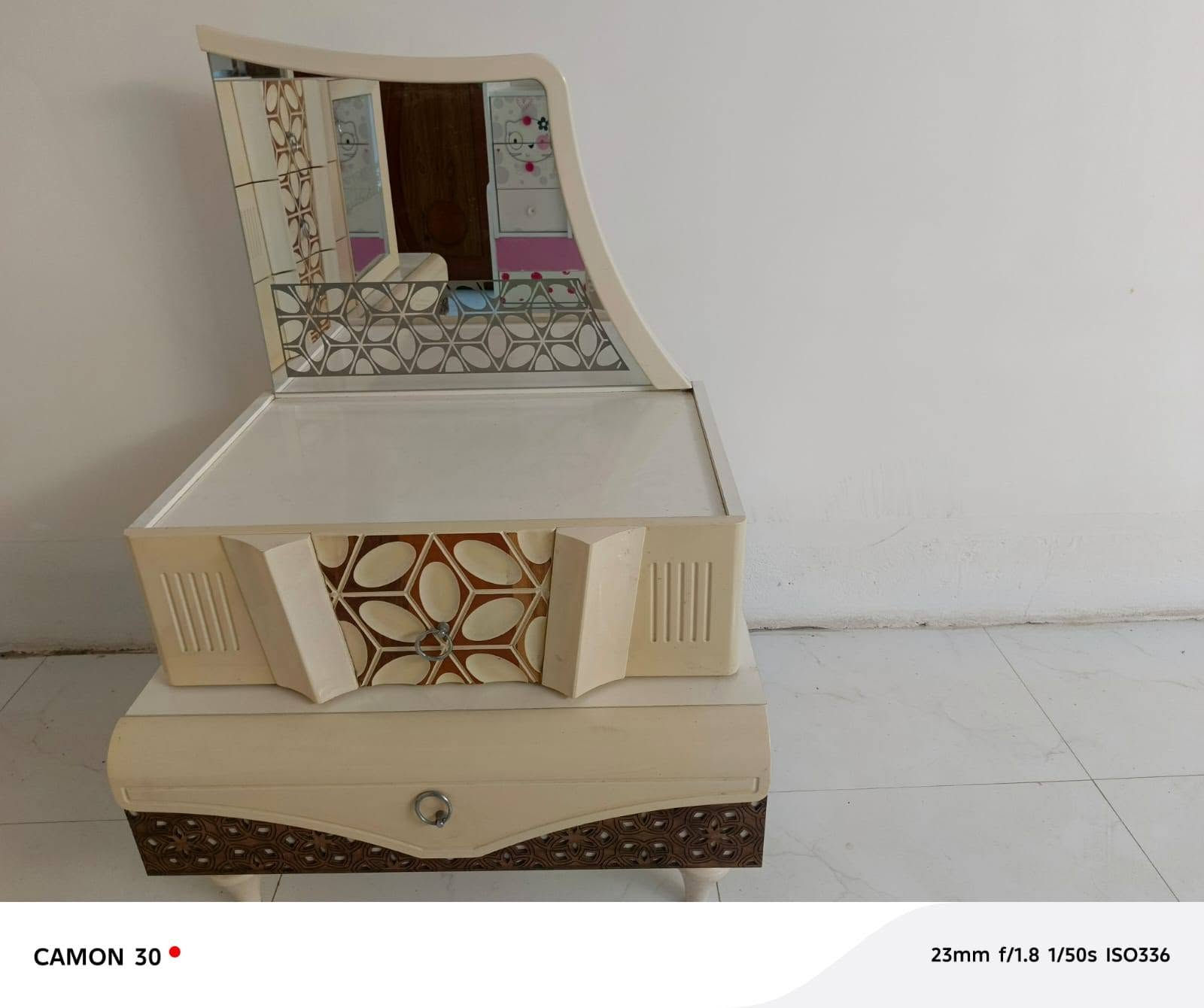 ر جربايه وكومديات ثنين وميز تواليت وكاروك مال طفال ب400وبيهن مجال جدد ستعمال قليل وكل ضرر مابيهن المكان نجف حي رحمة ***********
