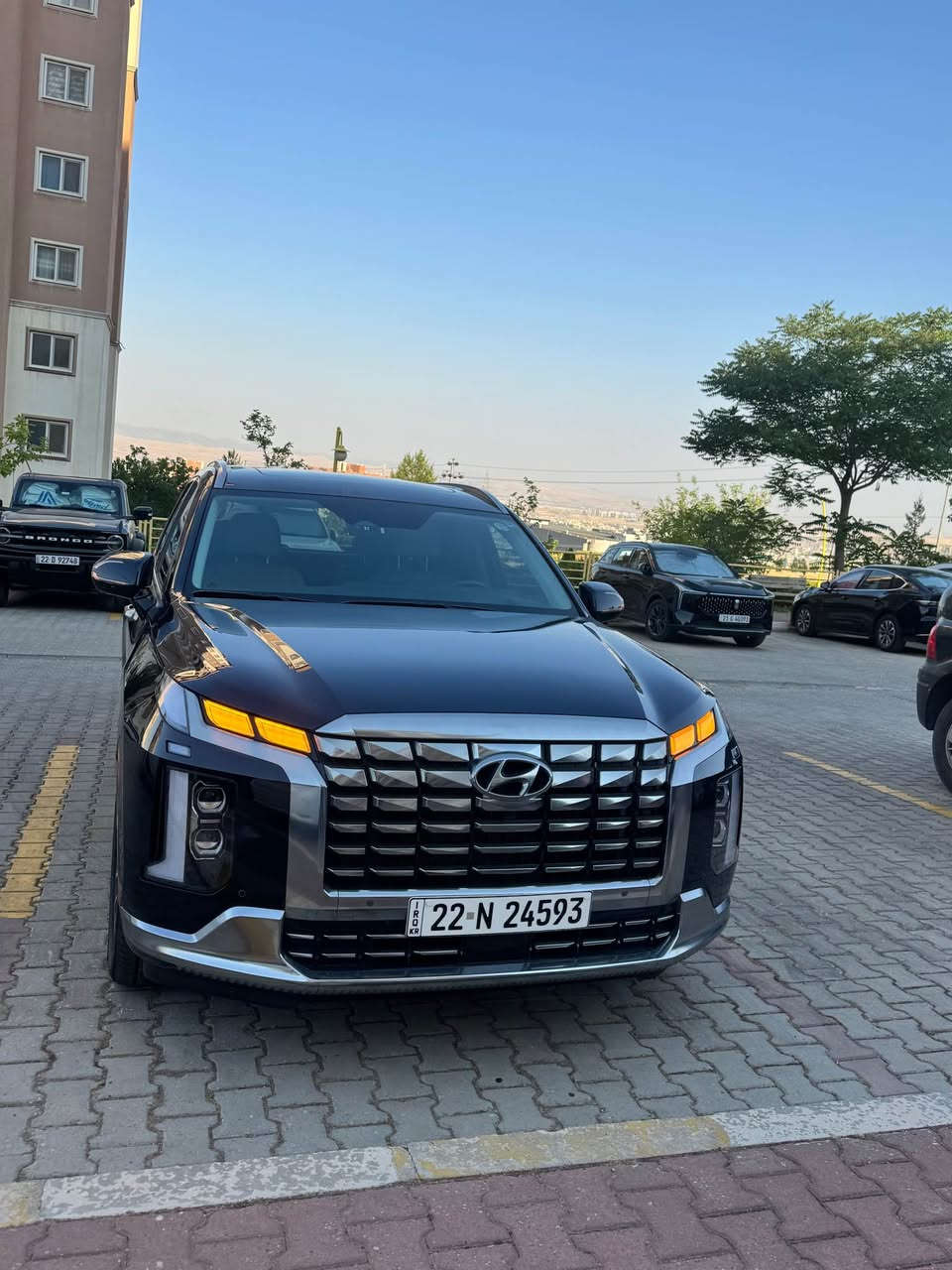 السلام عليكم 
سيارة معروضة للبيع هيوانداي باليسيد Hyundai Palisade)2025
المحرك 3.8. اوتوماتيكة  /6 سلندر 
المواصفات امريكية الفئة اعلى فئة   (كالكرافي ) calligraphy / ماشية 15,000
الاجزاء المتضررة في الحادث فقط قطعتين جاملغ وباب جاملغ باب دوسة صبغ بدون دواخل
رقم اللوحة اربيل 
اللون نيلي غامق عدد المقاعد 7 راكب سقف بانورامي كاميرا 360 تدفئة مقاعد وتبريد مقاعد ، نوافذ كهربائية حساس المطر , رادار امامي خلفي عدد 6حساسات امامي خلفي عدد /12 /التحكم التلقائي في درجة الحرارة ، نظام فرملة الطوارئ ، ٦ وسادة هوائية المصابيح الامامي ليد انارة محيطية ،تشغيل عن بعد AWD ،سماعات هارمن كاردن تبريد مركزي امامي خلفي منفصل التحكم تحكم ستيرل شفتات كشنات Vip مساج,بردات  جانبيه ، شاحن لاسلكي كشافات ضبابية وضع القيادة مثبت السرعة التكيفي تحكم بصمه (تقدم و رجوع) مرآة السائق شاشه  صندوك كهرباء شفط يفتح عند الاقتراب اربع وضعيات فتح كشنات خزن ميموري {كشنات جلد ابيض} السعر 355$اي استفسار اخر *********** بغداد, العراق
