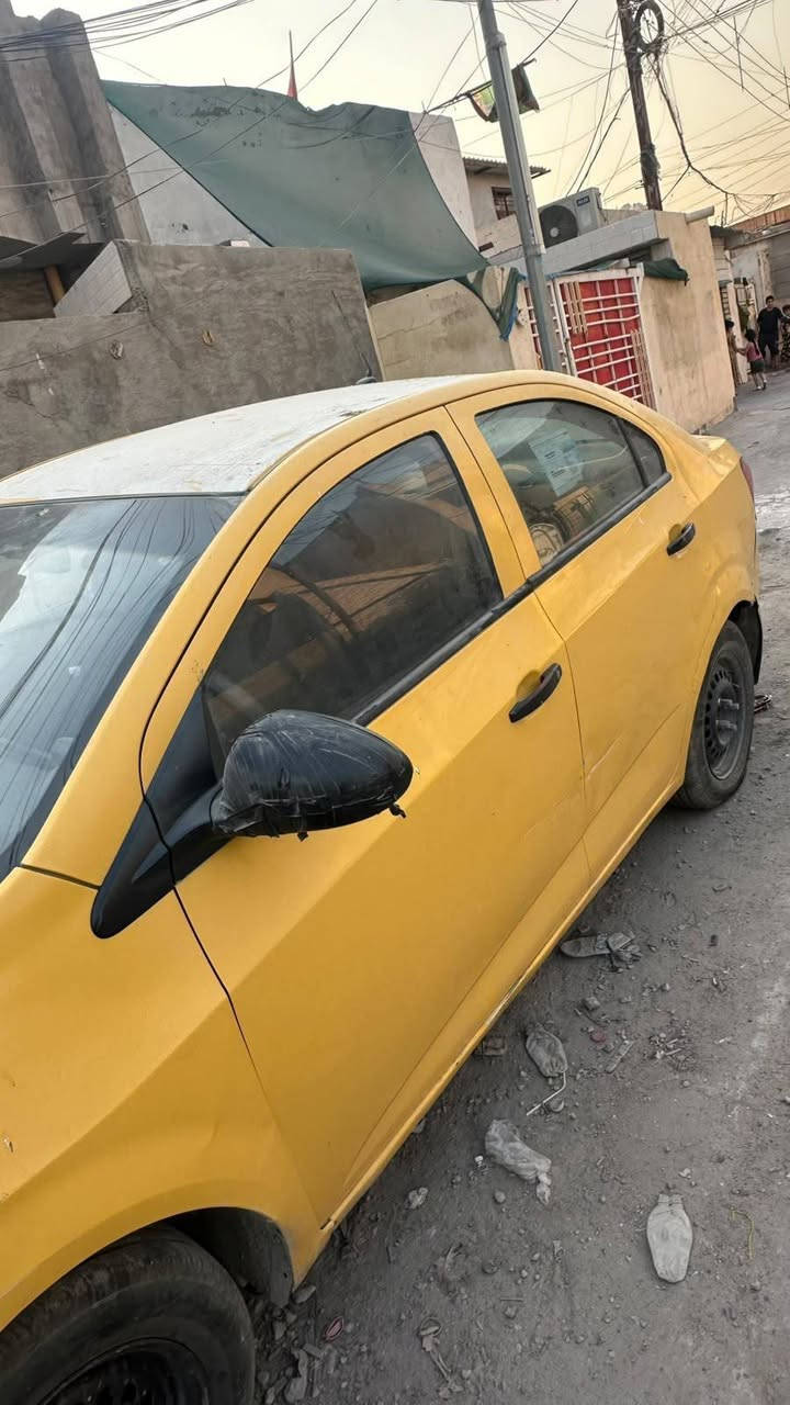 سلام عليكم عندي سياره شوفر ليت سونك للبيع السياره بيه كازكيت وبيه نواقص ابيعه على حاله السياره مابيه ضربيه لون اصفر موديل 2012  واذا حابين تتواصلون وياي هاذ رقمي  *********** عنواني زعفرانيه
