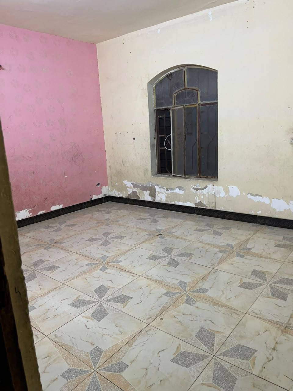 #بيت #للايجار 
في حي التاميم
المساحه ٢٣٠ متر 
بدل الايجار ٤٠٠ قفل 
مكون من غرفتين وصاله ومطبخ وستقبال 
مكتب عزت للعقار شارع 60مقابل المول الجديد 
الهاتف ***********
