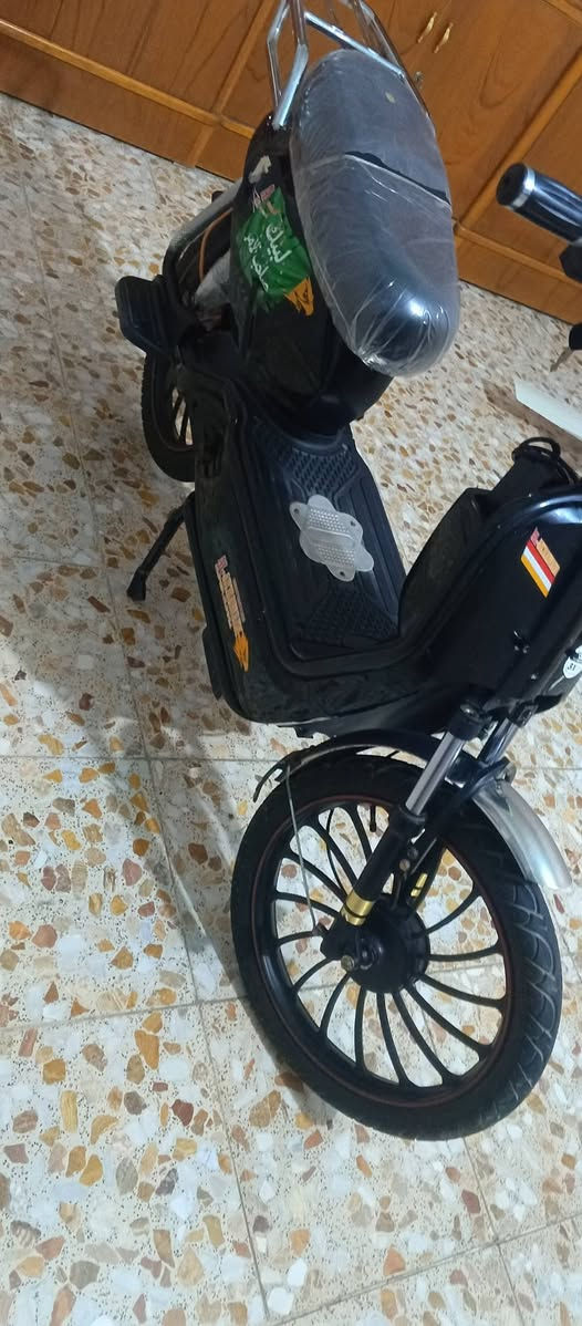 السلام عليكم دراجه شحن للبيع طافيه وما اعرف شنو عطلها السعر 200 المكان بغداد جسر ديالى فلكه سلمان باك للستفسار ***********
