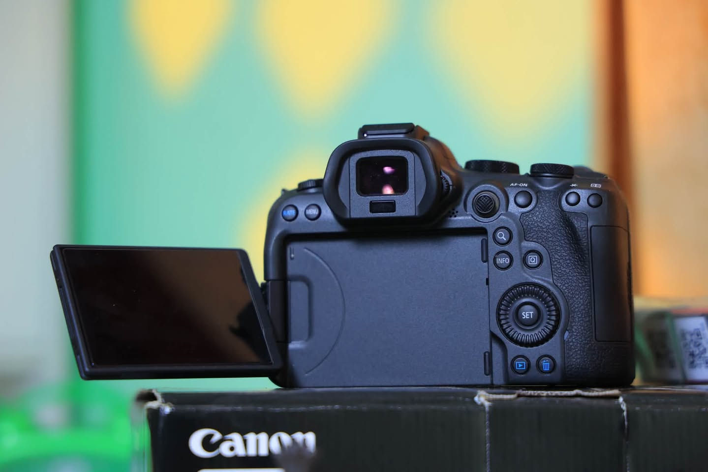 كامرة كانون R6ii للبيع  فقط
شتر 2573 صوره فقط 
كامرة  بالجيس 
لمعرفة السعر التواصل على الخاص 
العنوان /كربلاء / يوجد توصل لكل المحافظات 
واتساب / *********** 
#r6ii 
#R6ii 
#canon_R6ii 

Canon R6ii 
R6 Mark 2

نص مكتوب في الصور:
- EXIF Summary
- Camera Model, Shutter Count, Main Shooting Parameters
- SHUTTER COUNT
- 2573
- 1%
- USED
- CONDITION GRADE
- A+
- VERY LOW USE
- Camera Model Canon EOS R6m2
- Lens Model Canon RF 24-105mm F4...
- Aperture f/4
- ISO 8000
- Created Date 2026-09-27 17:08:16
- Serial Number 343121003602
- Focal Length 105 mm
- Exposure Time 1/100 s
- File Name A02A4273.JPG
- Checked Date 2026-09-28 11:32:22