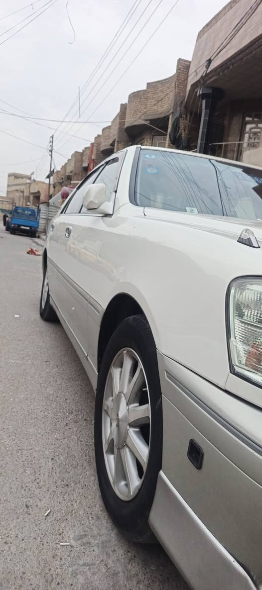 سلام عليكم ملكة كراون 2003 كفالة عامة ولا كص ولا صبغ بس بيهة شخوط قليل بلباب السعر 155 او بيهة مجال حك الجية سايرة خير من الله اصولي ***********
