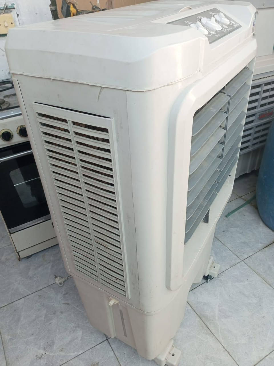 مبرده باب اول نضيف كلش نضافه  هواها ثلج ماطور نحاس ثلاث سرعات حجمها ثين السعر 80مكاني الحسينيه مال الراشديه  هاتف وتس  ***********
