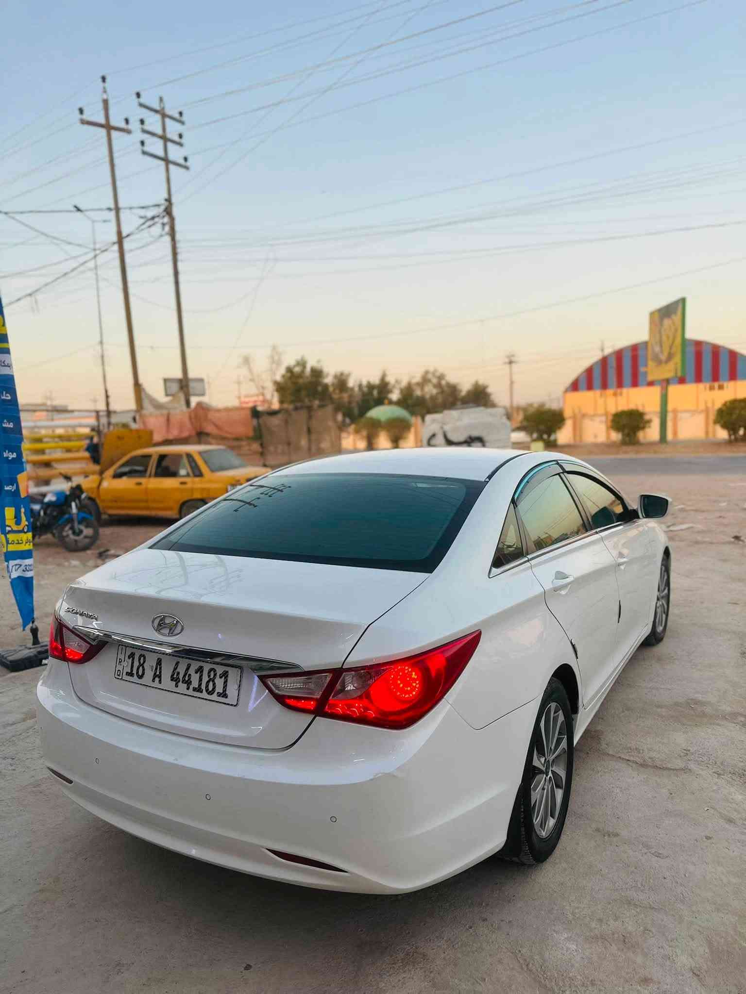 هونداي سونانا
موديل 2014 خليجي 
كـًـفاله عامه 
مواصفات الشركه العامه 
شفتات بالستيرن 
ويل كروم 
داخل بيجي 
نضام ECO تقليل صرف البانزين 
حساس خلفي جانبي
مري شفط 
اشاير بالمري
لد نهاري ثلجي
شاشه GBS تتبع 
نضام ABS
تحكم سيترن جهتين 

تراي زيرو سياره جديده جدآ 
وكلشي ع الوضع الشركه 
محرك 2400 دوش ممفتوح
كير 
بالعافيه ع اليشتريها 
جاهزه للاخر برغي 
سنويه بسمي تحويل مباشر لغاية 2031 

 ***********

السعر 132 وبيهه مجال لشراي
