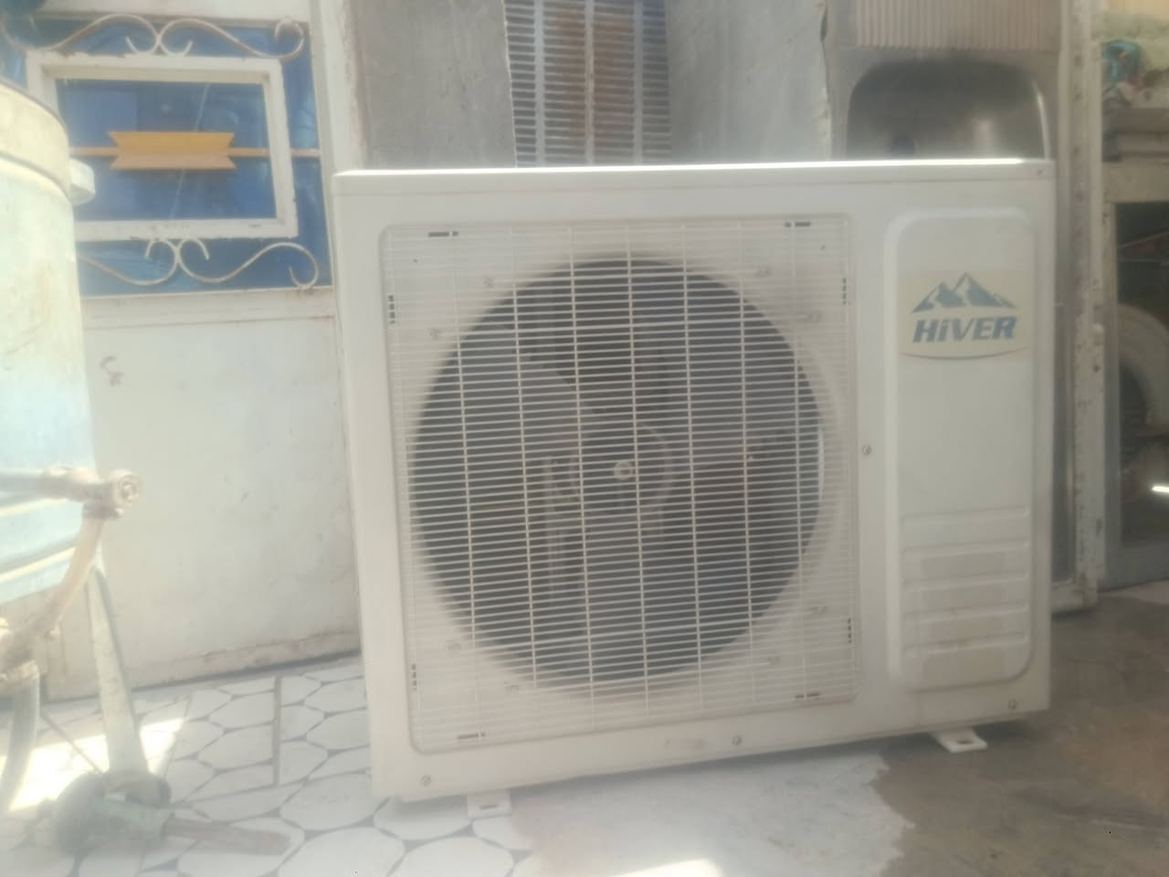 سلام عليكم قطعه خارجية للبيع سعر ١٥٠ طنين شغاله بدون غاز ومابيهه مجال ١٥٠ السعر
