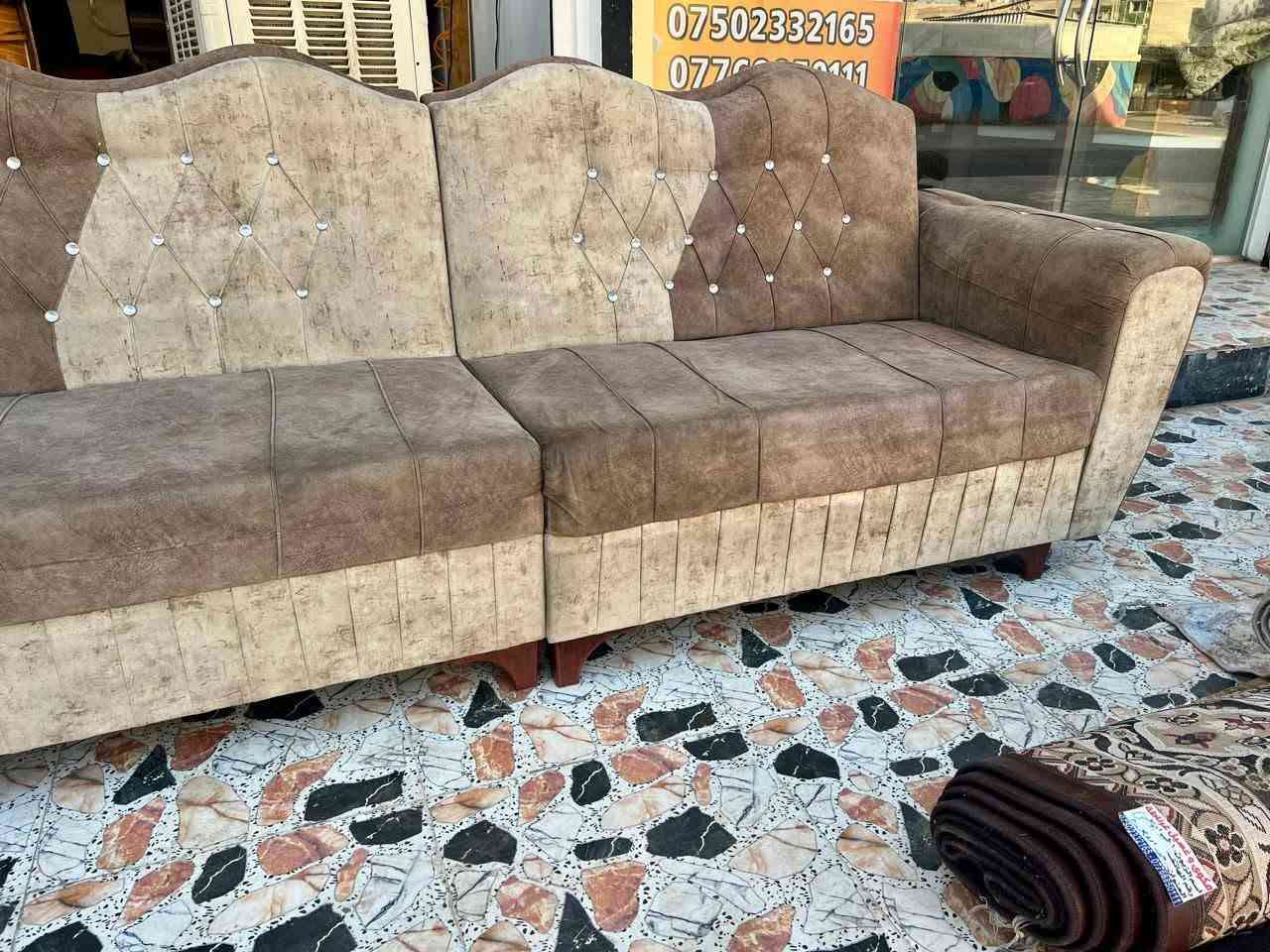 طخم ديوان تركي ثقيل ٧ امتار ونص نظيف حيل ب170 الف

نص مكتوب في الصور:
- ***********
- ***********