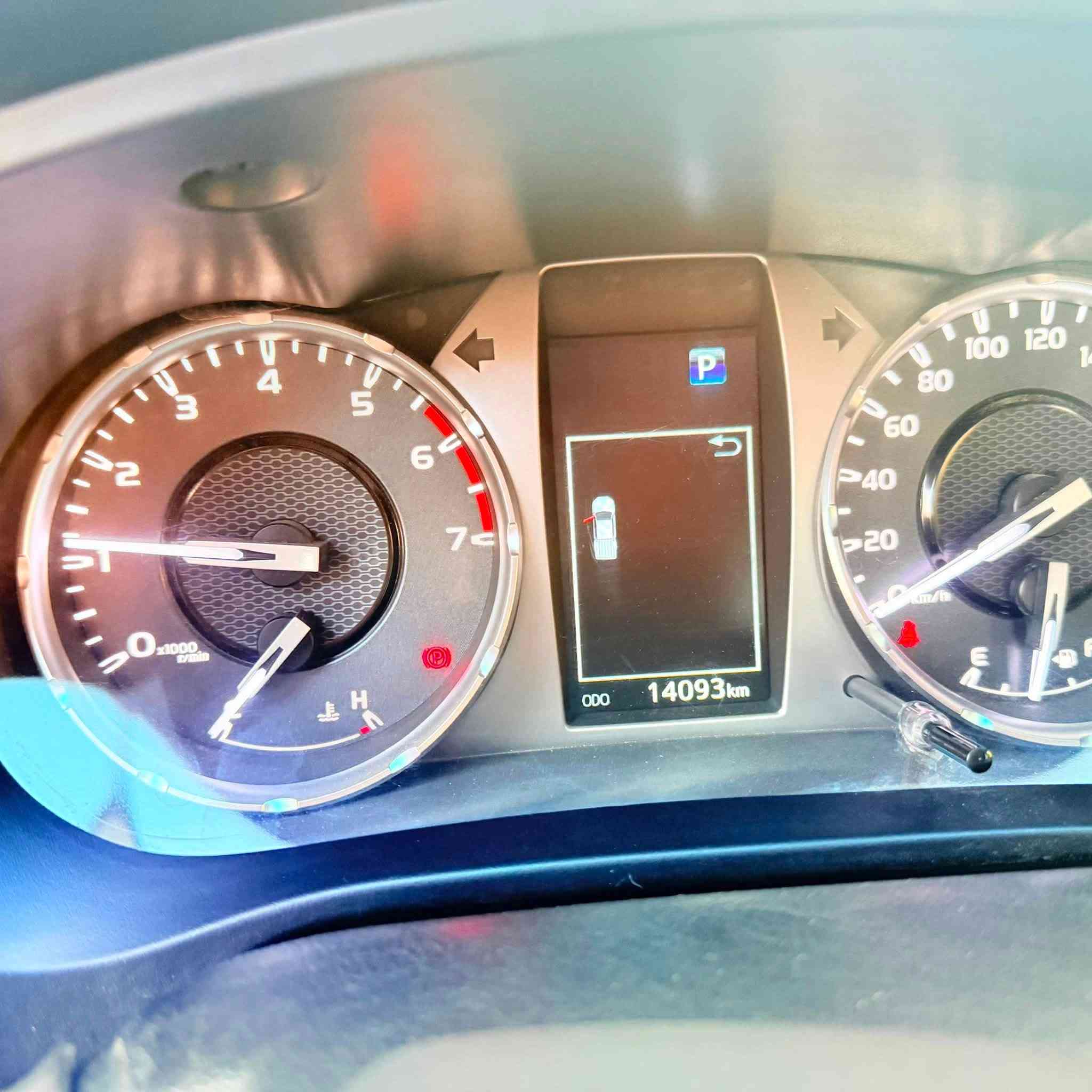 #تويوتا_هايلوكس 2024 للبيع (مكفولة) 🚙✨المواصفات والخصائص:النوع: تويوتا هايلوكس (خليجي - مواصفات سعودي).الموديل: 2024.
ماشيه ١٧ الف 
الگير: أوتوماتيك.التشغيل: بصمة.الرقم: بغداد.الوضع العام: السيارة مكفولة كفالة عامة (عدا التعديل المذكور أدناه)، وسونار الفحص جاهز وموجود.حالة البودي:توجد تعديل 4 أصابع فقط على البارد في الباب الخلفي جهة السائق. السيارة بحالة ممتازة جداً.التفاصيل المالية والموقع:السعر: 34,500$ (3 دفاتر و 45 ورقة) وفيها مجال بسيط للشراي الجاد.الموقع: ذي قار - الناصرية / قضاء الرفاعي.للتواصل والاستفسار:📞 يرجى الاتصال على الرقم: ***********
