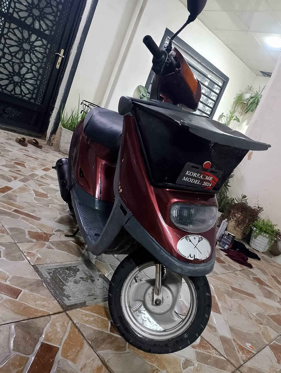 السلام عليكم، هذه الدراجة للبيع
النوع: ياماها (Yamaha))

المحرك: ما مفتوح وبدون أي مشاك

الكهربائيات: كلها شغالة ونظيفة

المكابح (البريك): يقف بمكانه، بدون أي عيب 

الفطر (الشرائح/الكفرات): ما مكسور بلادی

وجاهز بلاديالإطارات (التواير): جديدة

***********

تعال خاص و بعدین نتفاهم
