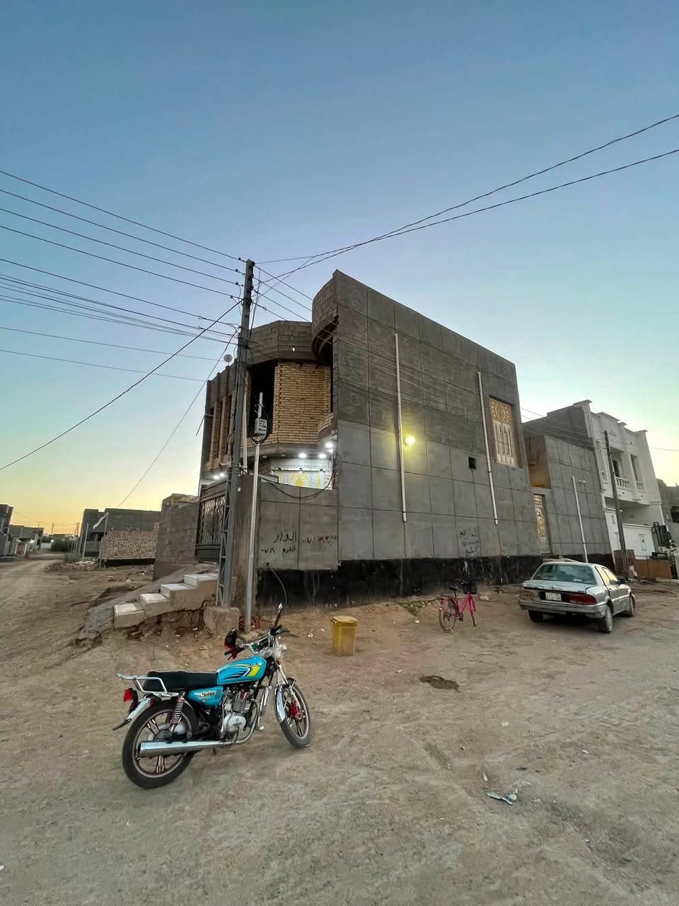 🏡 بيت  طابقين ركن  للبيع – 🏡
للبيــ،ع نقدا فقط

🔹 الموقع: الرمادي 6كيلو قرب على مجمع الهندسي 

🔹 المساحة: 200 متر /سعر105وبي مجال قليل

🔹 طابو صرف تحويل مباشر 

✅ بناء حجر سنه 2023 

✅قريب على شارع15 

✅ جميع الخدمات متوفرة 

يتكون البيت من:

🔸 5 غرف نوم

للاستفسار ***********

