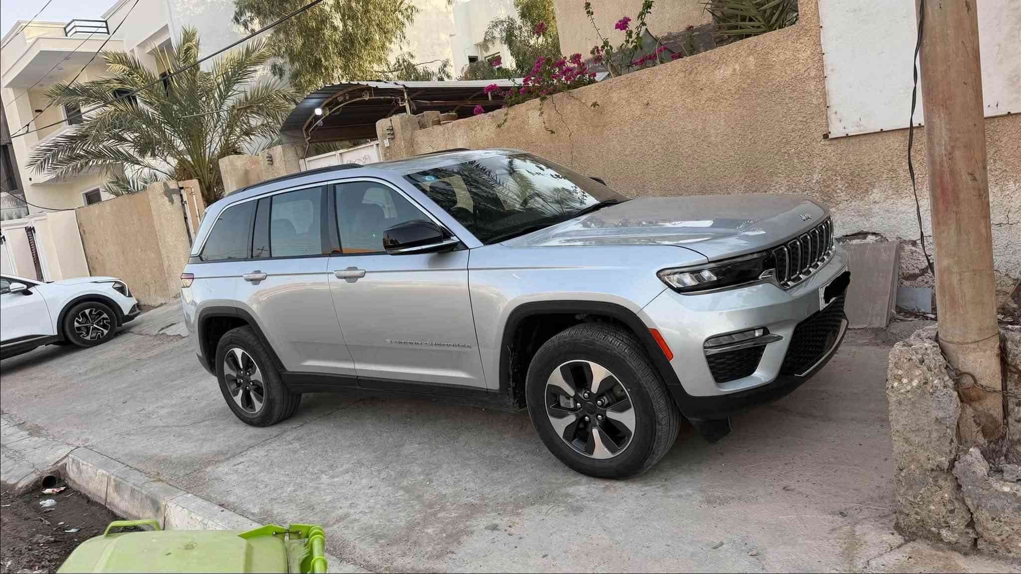 جيب شيروكي 2024 وارد امريكي 4xe
بدون صبغ بدون ايرباك الضرر دعاميه اماميه فقط رقم بغداد / رقم الشاصي مرفق والسونار مرفق بالصور ماشيه 56 الف كيلو متر 
محرك 2000 توربو كشنات جلد
بانوراما 
مودات قياده 
شاشه جبيره 
مكان السياره بعقوبه
***********
السعر 295 وبيهه مجال بسيط
