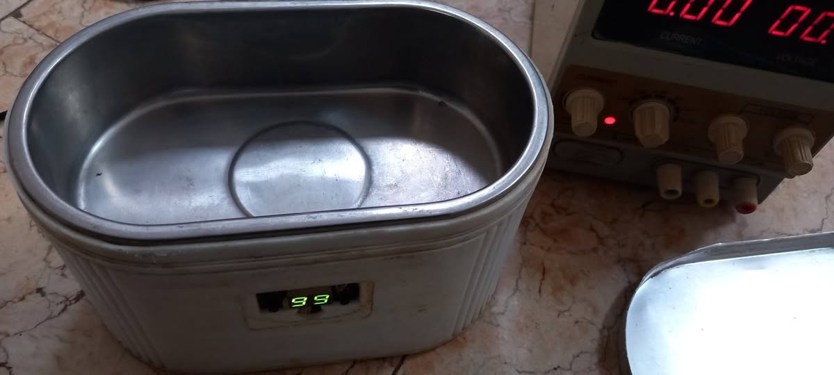 بورس بلاين++ غسالة قطع الكترونية
⚡ المواصفات
الموديل: PS-1502DD
النوع: مزود طاقة DC مختبري قابل للتعديل
الفولتية: من 0 إلى 15V DC
التيار: من 0 إلى 2A تقريباً
القدرة القصوى النظرية: حوالي 30W
الشاشة: تعرض الفولت والأمبير رقمياً.
ضبط الفولت:
COARSE ضبط خشن
FINE ضبط دقيق
اختيارات الفولت الثابتة: 1.5V، 3.6V، 4.8V، 6V، 7.2V، بالإضافة إلى مدى 0–15V.
المخارج: موجب +، سالب −، وGND.
مؤشر ON/OFF للتشغيل.

ملاحظة:  الجهازين مستعملات مال محل 

السعر: 25 الف
للتواصل ***********
