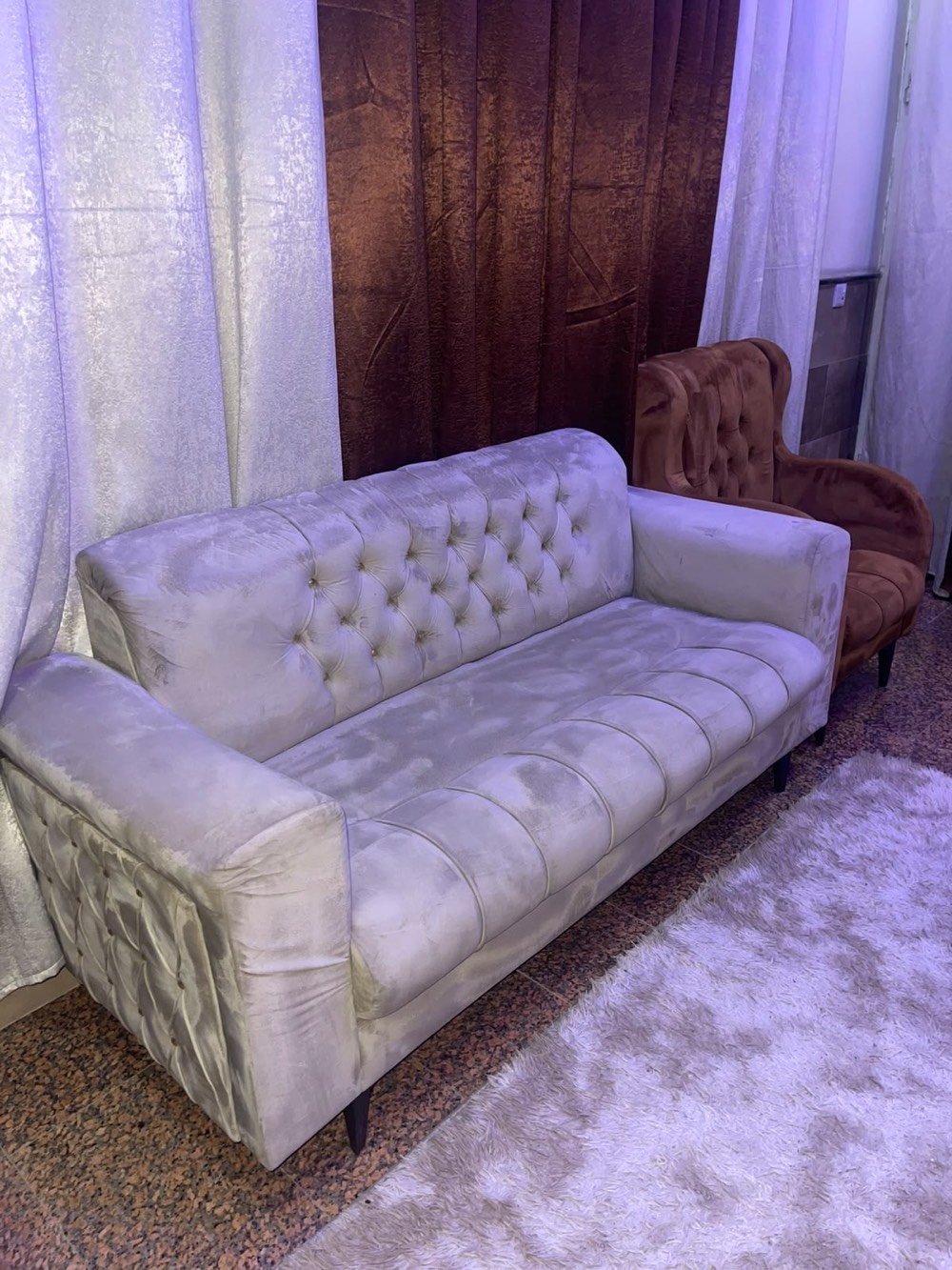١٠ مقاعد • نضيف • أسود