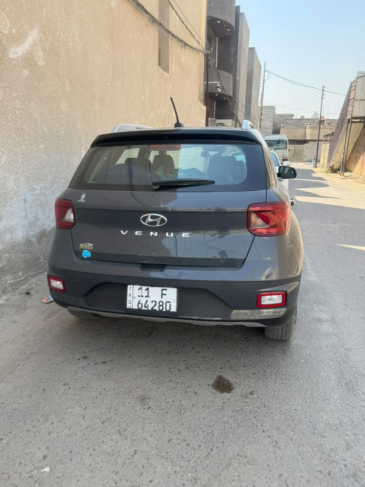 هونداي فينو موديل24لمتيد توكلر
بيها بارد بجاملغ الايسر وبالباب الخلفي على كد اربع اصابع …

3انظمه قياده 

تشغيل عن بعد 

تدفئه كشنات 

رادرات جانبي وامامي 

شاشه كار بلي 
السعر 143$
***********
