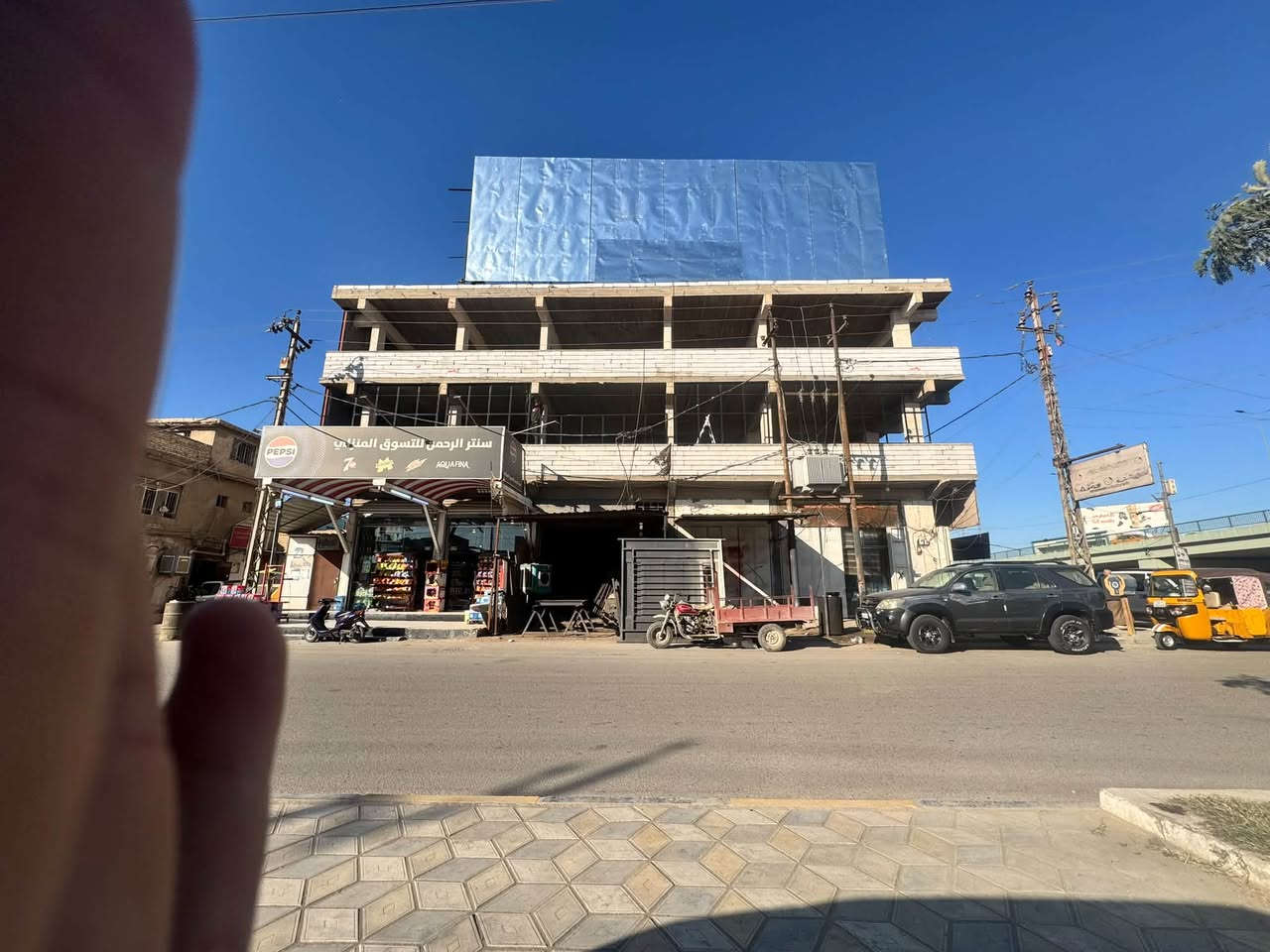 السلام عليكم ورحمة الله وبركاته
عندي البناية الموضحة بالصورة 
محتاج كادر  لبخ مع نثر
