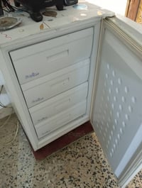 مجمدة عمودية • إيست كول • ٤ مجارير