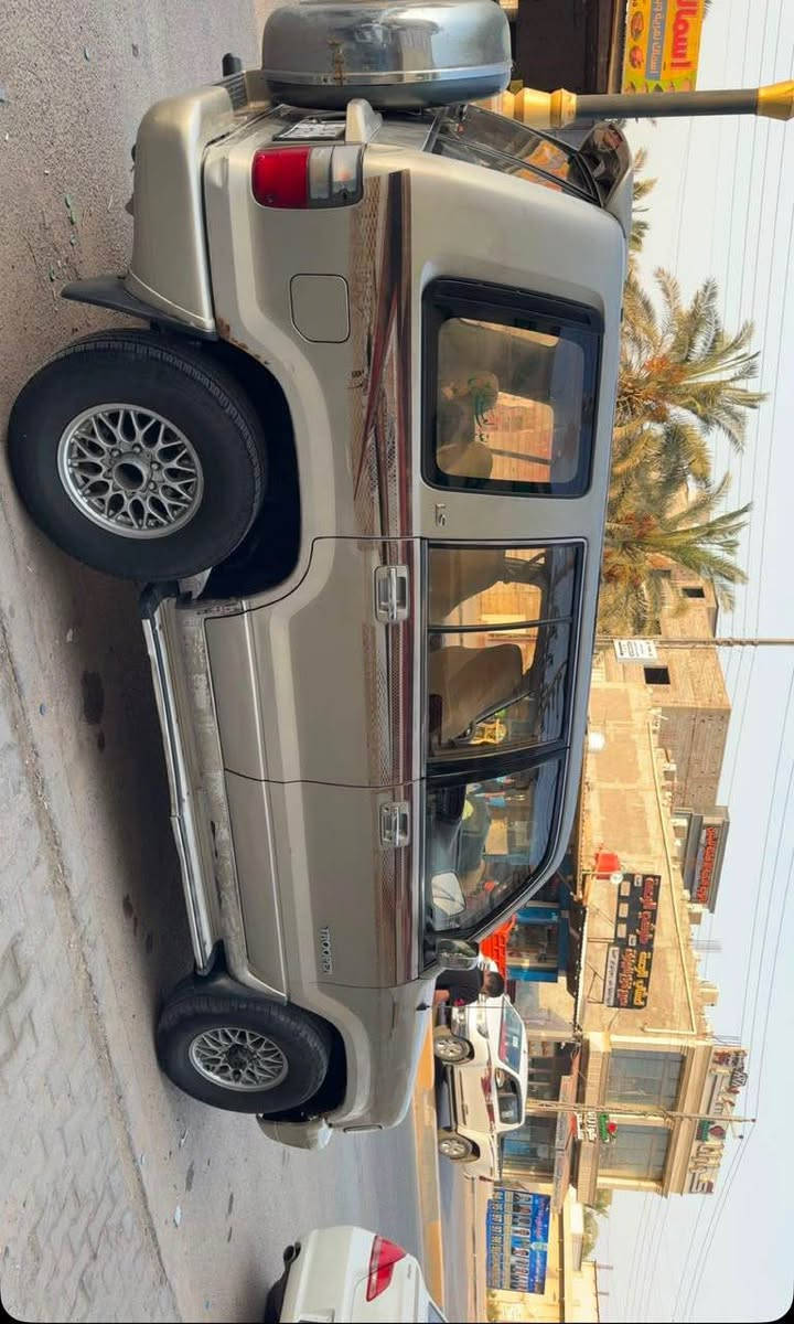 سياره ازورا رقم بصره سنويه و رقم جديد سياره نضيف جدا و جهازه مكينه مكفوله حداديه دبلاة كير و تبريد ثلج السعر 63 وبيها مجال بسيط *********** ابو الخصيب, البصرة
