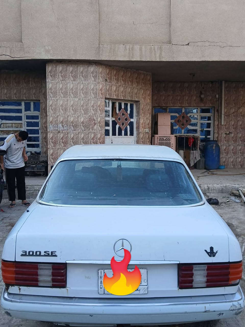 سيارة: مرسيدس رئاسي
موديل : ١٩٨٩
سنوية :لل ٢٠٢٨
رقم : بغداد
كير : بحالة جيدة 
محرك : vvT 2.5 بي صوت من جوه المحرك 
حدادية: نص عمر 
كشنات :جلد نيلي
لايت : ابيض عالي وناصي بحالة جيدة
جام : كهربائي
السعر : ٣٥$ وبيها مجال
للاستفسار الاتصال على 
***********
