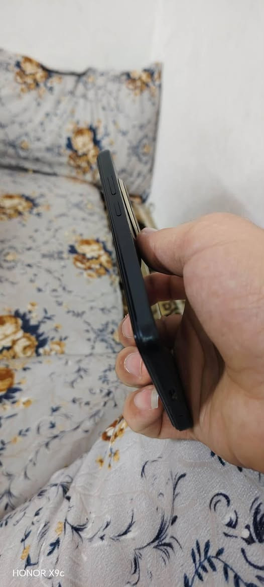 بوكو C61
رام 4+2
ذاكره 128
بيه هذا الفطر باللمس ماشاشه يعني ماماثر شي عليه خلاص انطيك هوه شرط 
السعر 75 بيه حك جيتك 
***********
