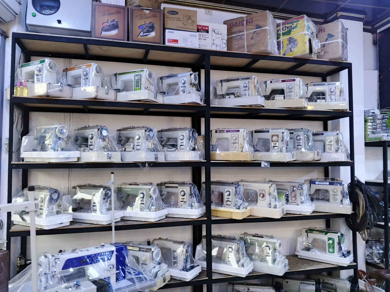 ⚡ محلات النور لتجارة المكائن الخياطة ⚡

يتوفر لدينا جميع أنواع المكائن 💥

🏭 المكائن الصناعية
خياطة - أوفر - زكزاك - زراير
موتور داخلي + شاشة ديجتال + توفير كهرباء

🏠 المكائن المنزلية  
خياطة - تطريز - زكزاك - أوفر
مناسبة للبيت والمشاريع الصغيرة

ضمان وصيانة
جملة ومفرد
🚚 توصيل لجميع المحافظات العراق

بإدارة: عامر الطائي وأولاده
للاستفسار: ***********
📍 الموصل - سوق النبي يونس - شارع المركز - قرب المركز
