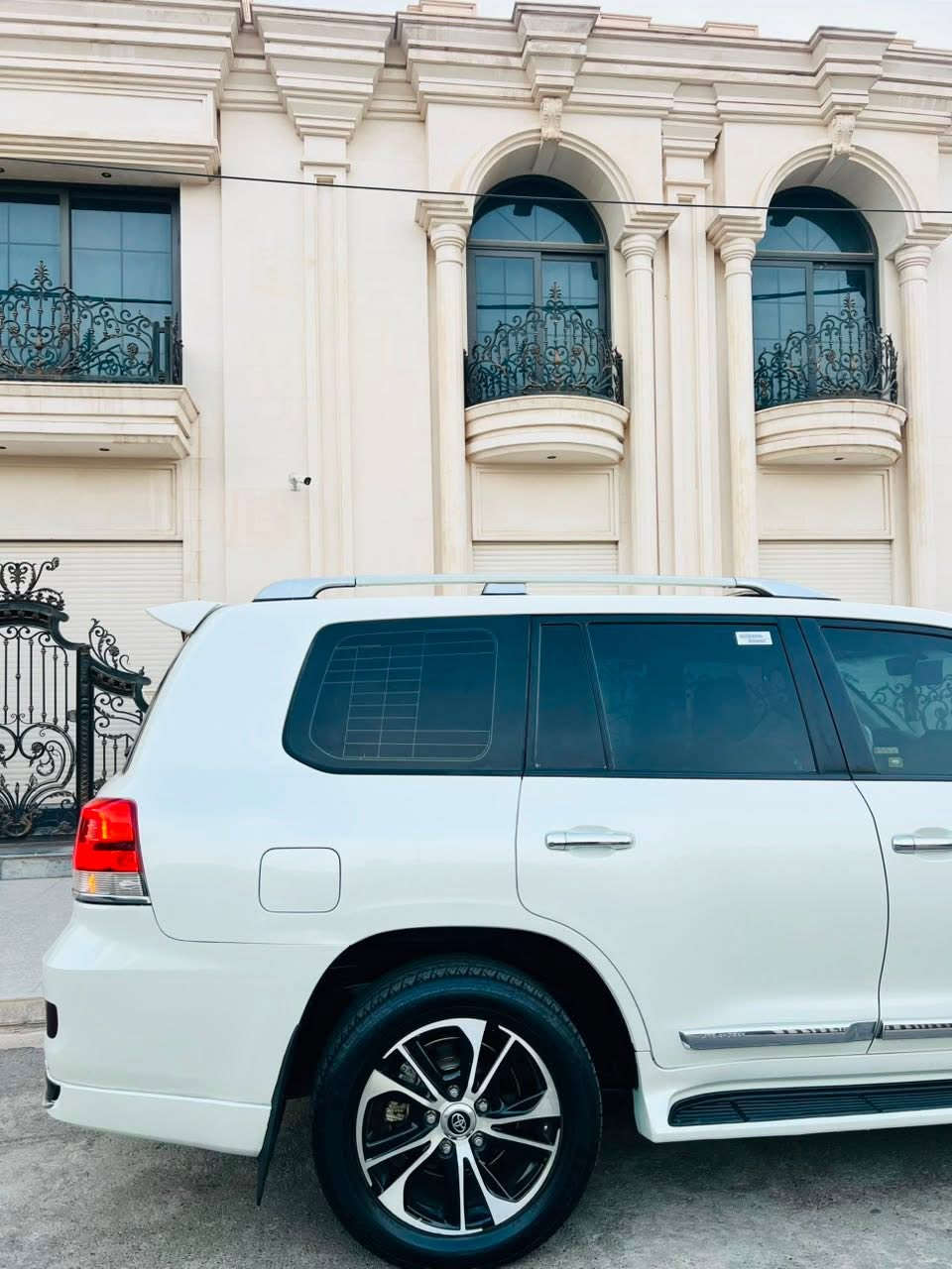 ارخص سعر ٣٨٧ ورقه .. 🔥🔥❗️❗️❗️💰💰

لاندكروزر ٢٠١٧ مواصفات gxr باب الاول ... 

ماشيه ١٨٠ الف حقيقي ... سياره بسمي تحويل مباشر 

محرك ٦ سلندر مفتوح بس شرط بدون عيب و نقص ❗️❗️

ملاحضه // سياره بدون صبغ و فتح فقط ٣ مكان بارد ❗️❗️

مواصفات // 
فتحه . ماوس . ٨ ارباك . بخاخ . كشنات جلدو كهرباء . 
حساس . ثلاجه . شاشه و كاميرا . بصمه . اشاره لكزس .. 

مكان اربيل // *********** واتساب ☎️☎️
