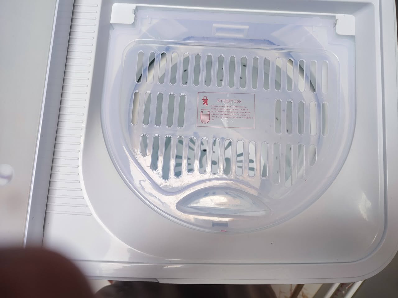 للبيع غسالة من شركة UNEVA Twin-Tub 
سعتها 15 كيلو 
موديل UN-WMT26000
تواصل  ***********
