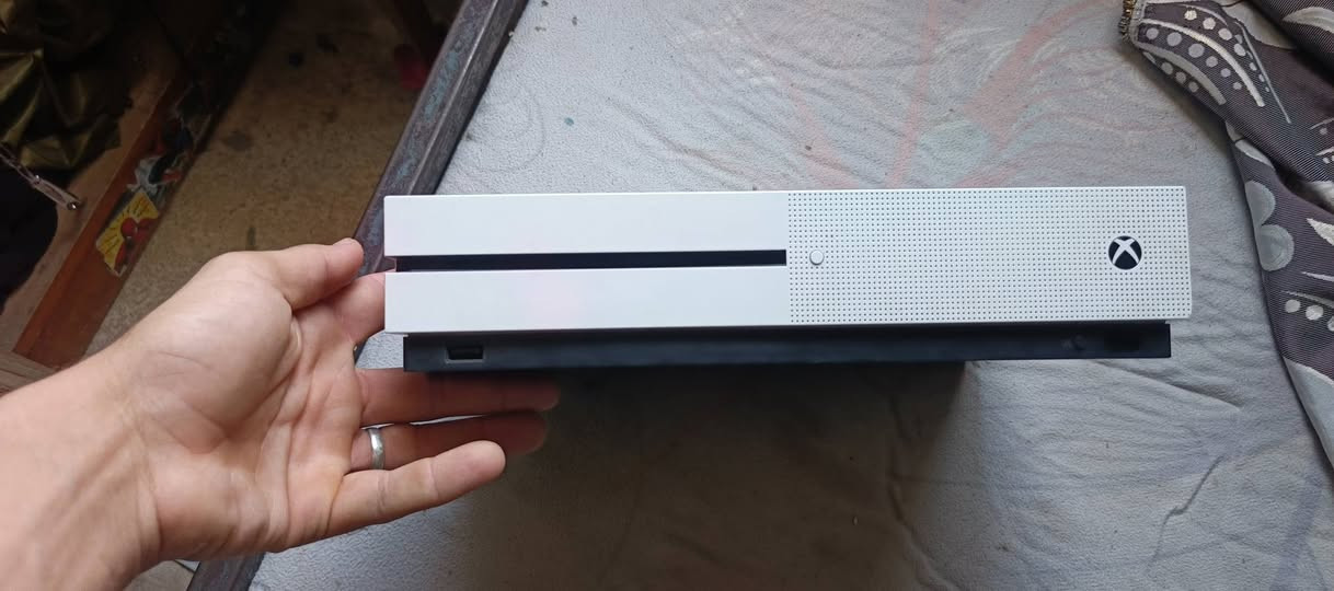اسلام وعليكم XBOX للبيع نضافه 80٪ يده واير ويده واير ليس مثل ما موضح بلصوره غراض كامله ما بيه اي نقص اسعر 275  مكاني فلكة سلمان باك حي جابر الانصاري للاسفسار خاص او واتساب *********** واتساب فقط لا يتوفر سيم كارت
