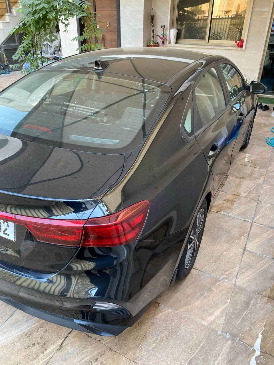 السلام عليكم. 
كيا فورتي موديل 2023. ماشية 77 الف مايل. قابل للزيادة.  صبغ. جنطة. وبنيد. والدوسة اليمنة   ايرباك بردة. فقط. بدون دواخل  رقم بغداد باسمي  مكان السيارة بغداد العامرية. السعر 133$ وبي مجال. بسيط. 
*********** بغداد, العراق
