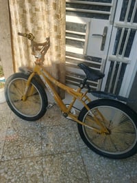 BMX  موديل 2014 مابي شي البريك مالته بالمكينه بي بس صچم وبنچر تايراته ...