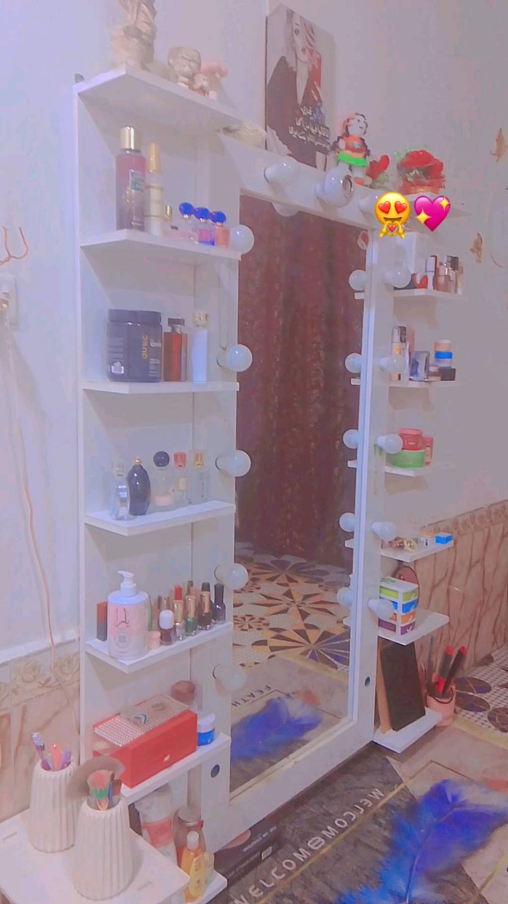 💄 للبيع مرايا هوليوود مع رفوف و اضاءة 💄

الوصف: مرايا كبيرة مع 12 لامبة ليد دائرية + رفوف جانبية للعطور والمكياج
الحالة: مستعملة نظيفة جدا - استعمال شخصي - مابيها اي عيب 
الاضاءة: شغالة 100% كل اللمبات
السبب: اريد ابدلها بموديل احدث
المكان: البصرة - الفيروزية  
السعر: 180 الف دينار قابل للتفاوض البسيط
ملاحظة: الاستلام من البيت فقط

للجادين: [رقمي  ***********