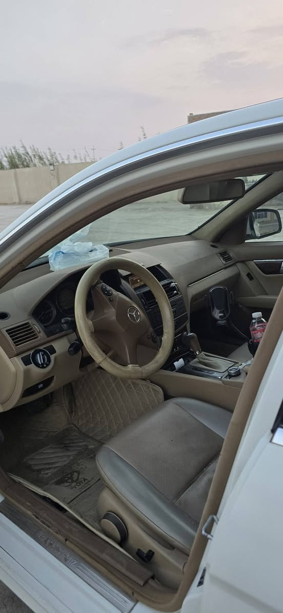 السلام عليكم 
مارسدس للبيع 
موديل 2008 
السياره خليجية 
بيها 5 قطع صبغ بدون دواخل 
4 سلندر تيربو 
السياره جاهزه ترايها وين ما تريد 
السعر 98 وبيها مجال حگ الجيه 
رحمة على والديكم المو شراي لا يتصل ولا يراسل 
***********
***********
