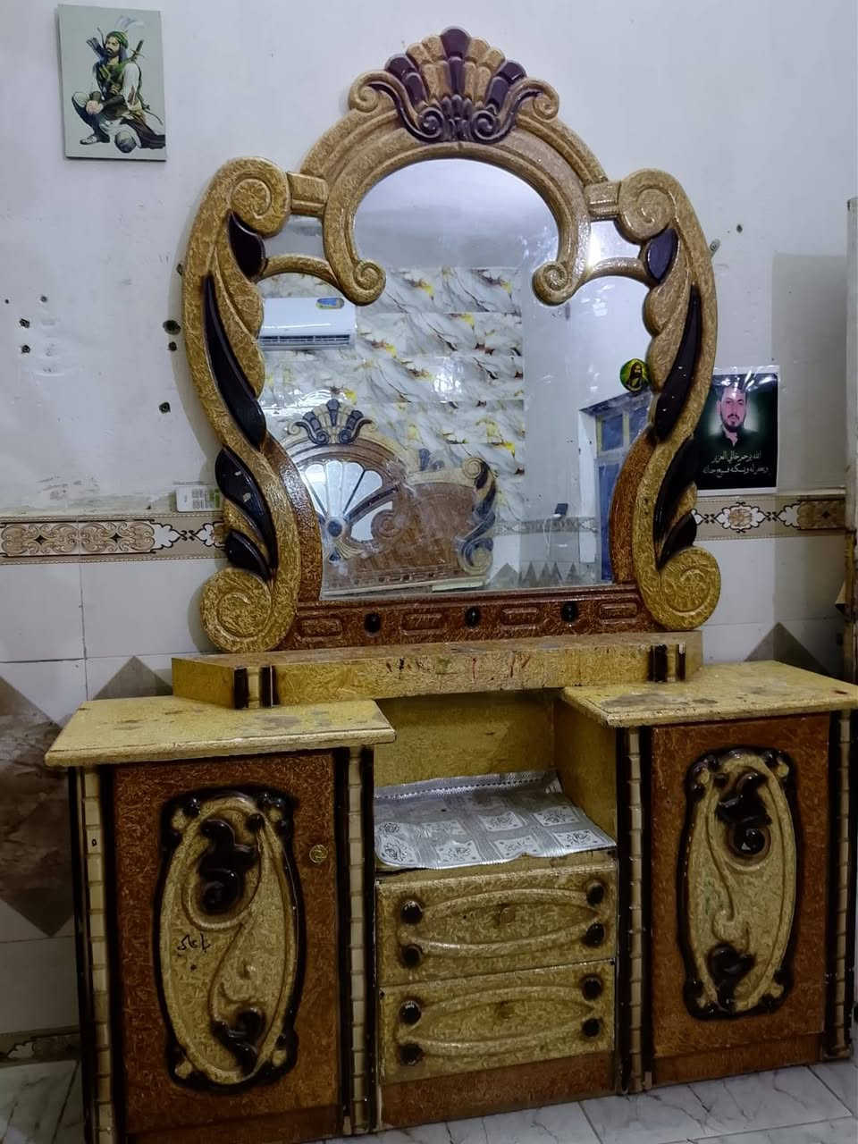 سلام عليكم غرفه نوم. للبيع السعر 550وبيه  مجال مكانه سيد خيل غرفه نضيفه، اتصال ***********
