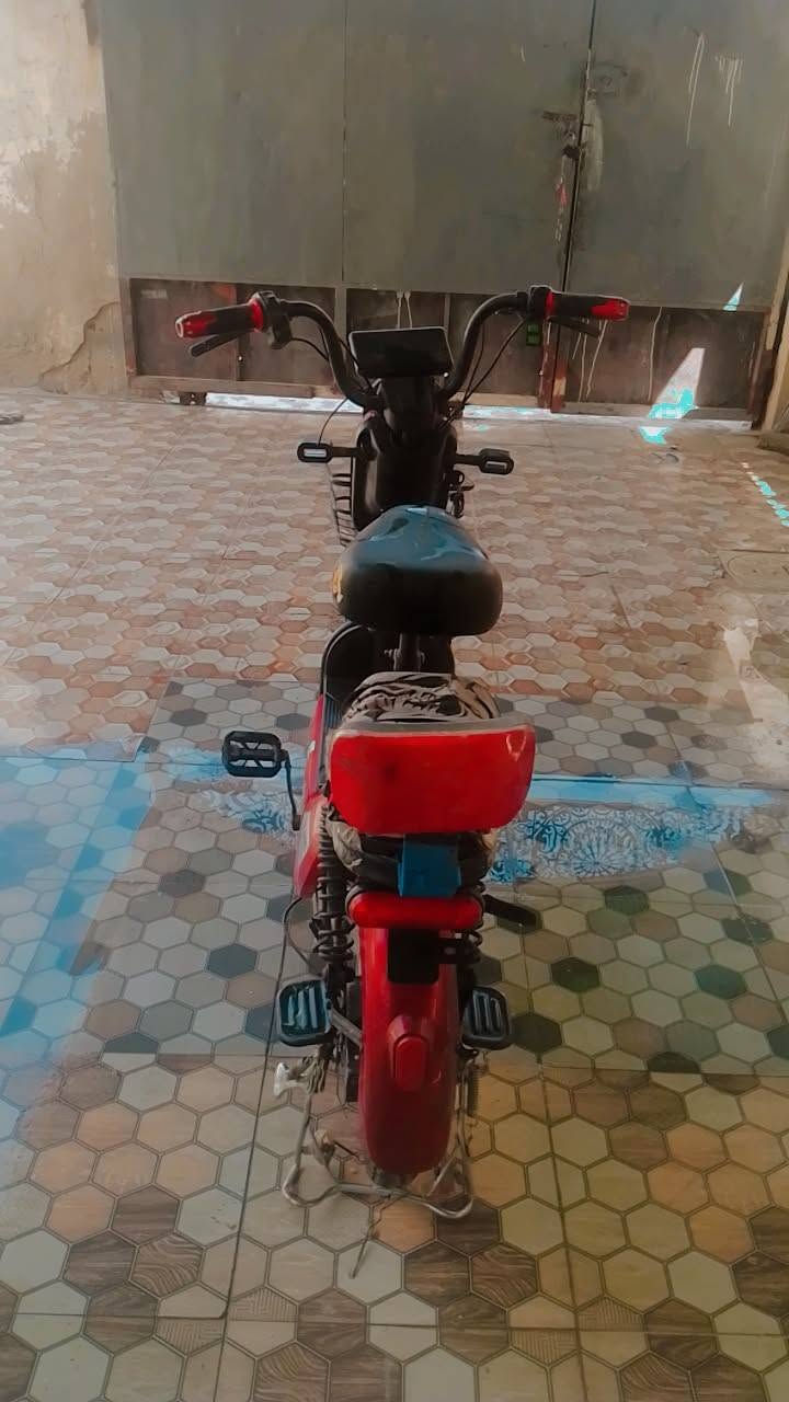 السلام عليكم دراجه شحن للبيع دراجه نظيفه عايزها بس بطاريات دراجه فول مواصفات اشاره يمني يسرا سماعه لايك عالي ناصي يراسلني خاص المكان بغداد مدينه الصدر حي طارق القديم او يتصل على رقم الهاتف ***********
