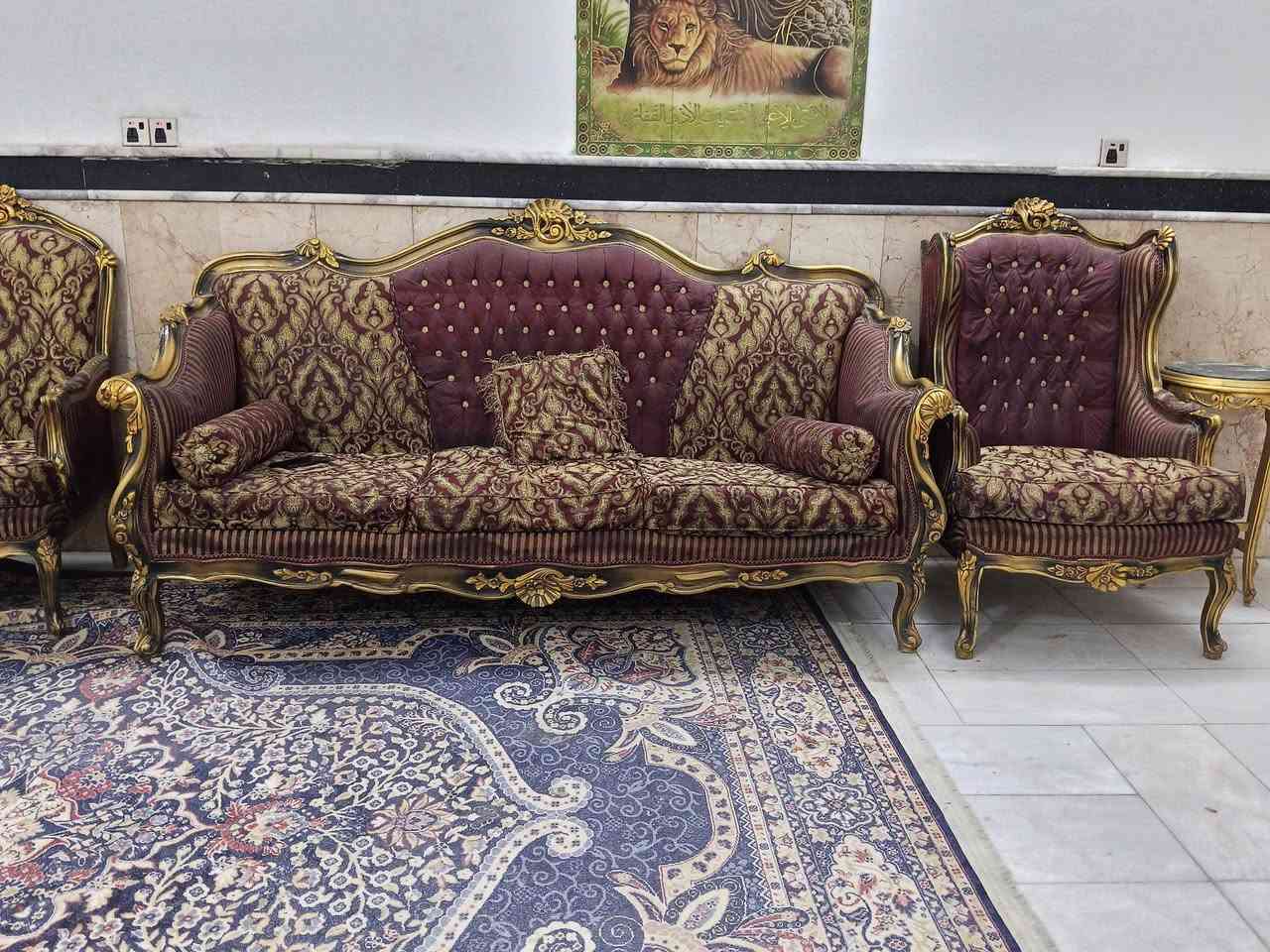تخم مصري عشر مقاعد وكاونتر تفصال نضيف جدا تركي وطباخ 5 عيون جديد مكاني بغداد ***********

