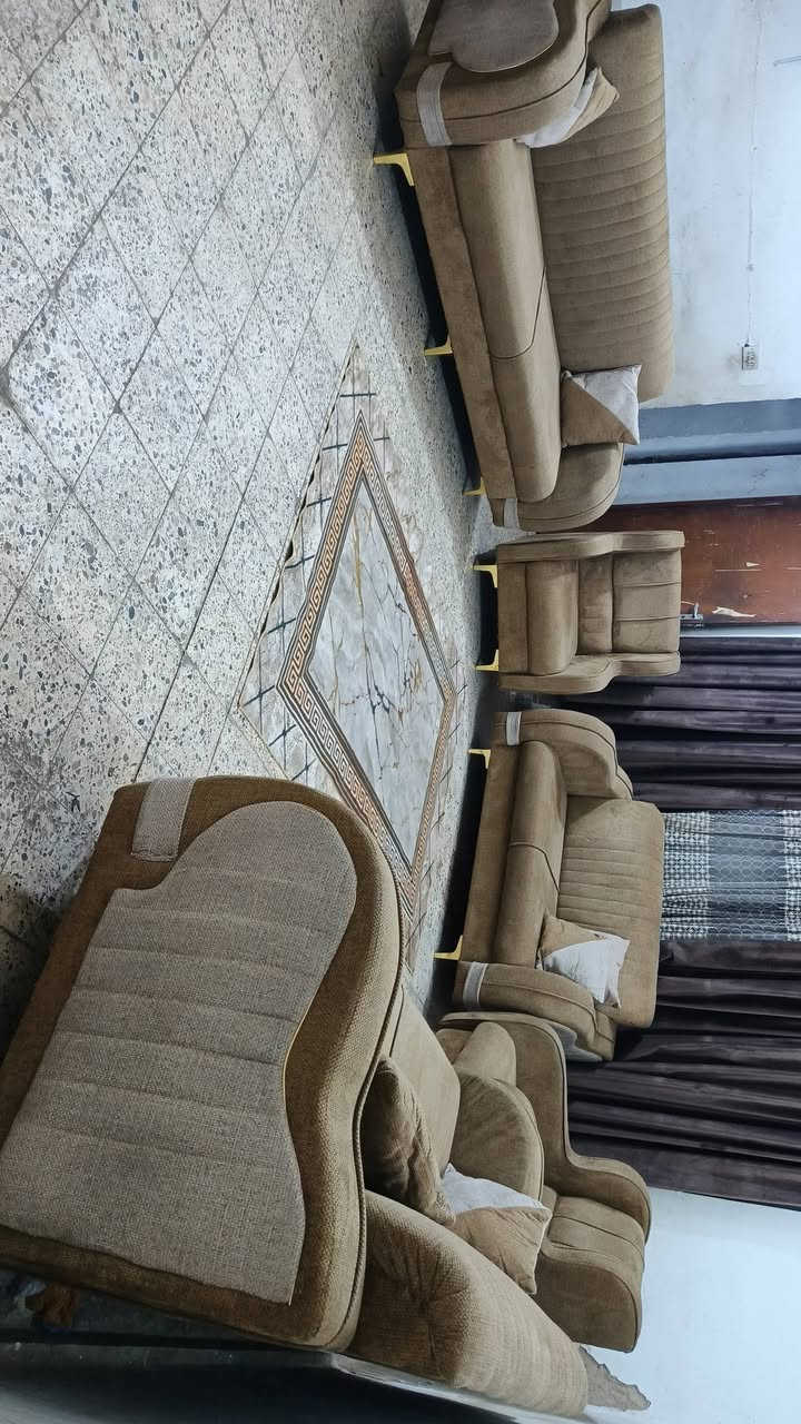 تخم 10 مقاعد اخو جديد اي ضرر مابي نضافه فووول خشب بلوك ثكيل تكمه سعر 270 بي مجال مكان البياع *********** يوجد واتساب
