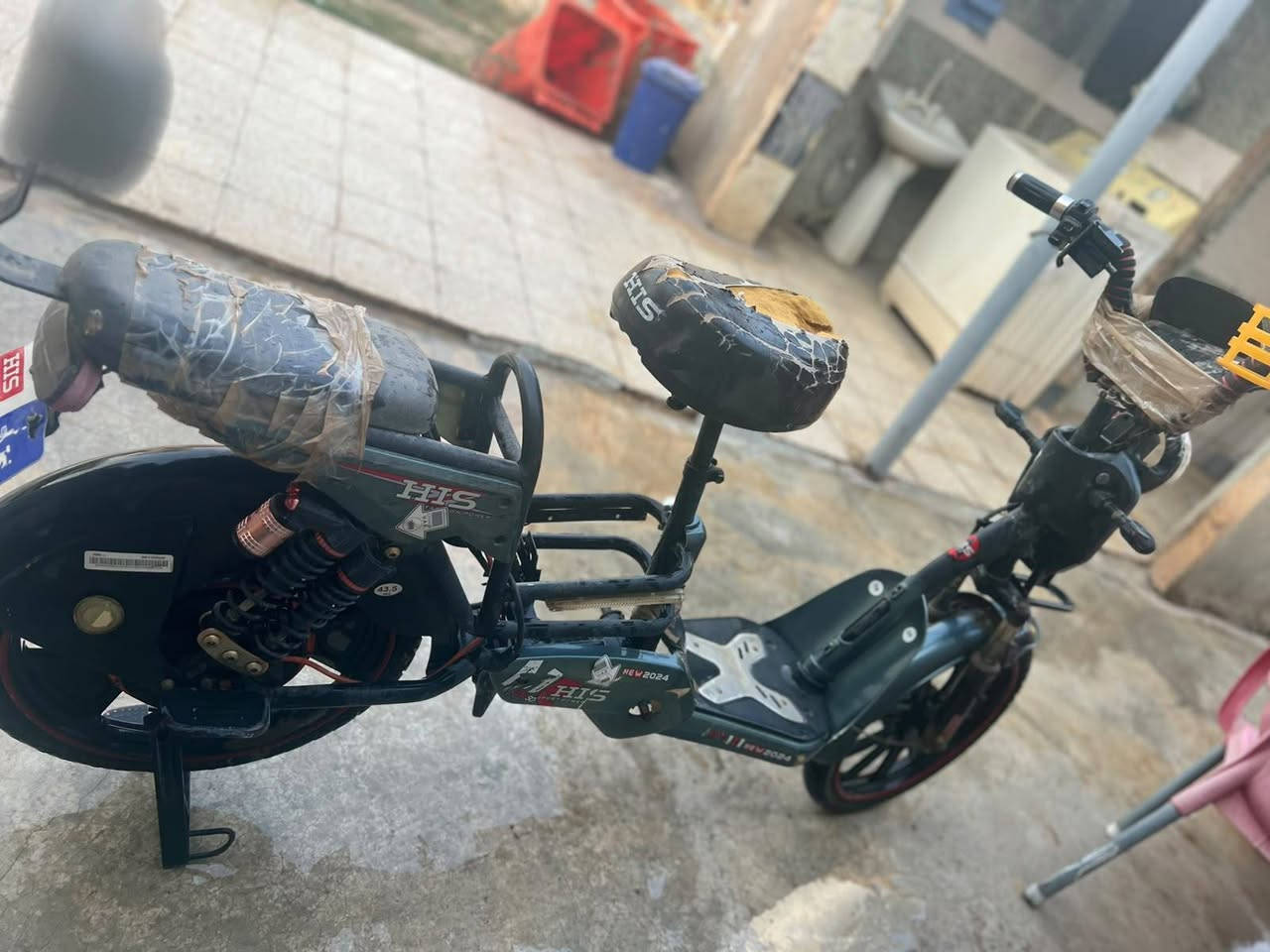 السلام عليكم بايسكل شحن للبيع حجم 20 بدون بطاريات شغال كامل يرادلو بطاريات ٤ بطاريات ٤ سرع سرعه ٩٩ السعر 130 وبي مجال المكان العلم الرقم *********** واتساب فقط
